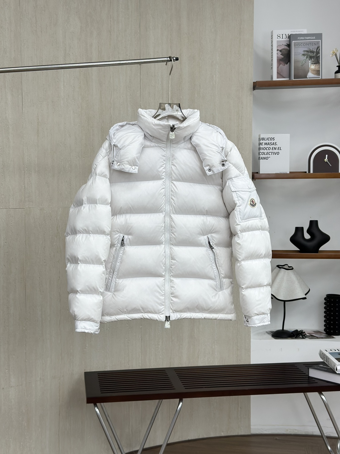 Moncler モンクレール🛍️✨【MONCLER モンクレール ダウンジャケット】大人気！高品質なラウンドネックデザインのロングコート🧥❄️