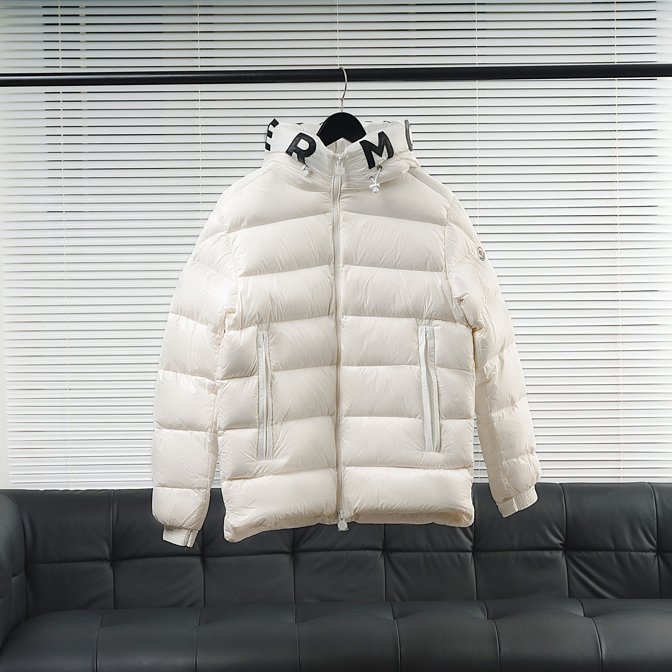 Moncler モンクレール【新作】モンクレール ダウンジャケット レディース✨ 秋冬必須アイテム🕊️ 高級素材☁️ 保温性抜群🔥