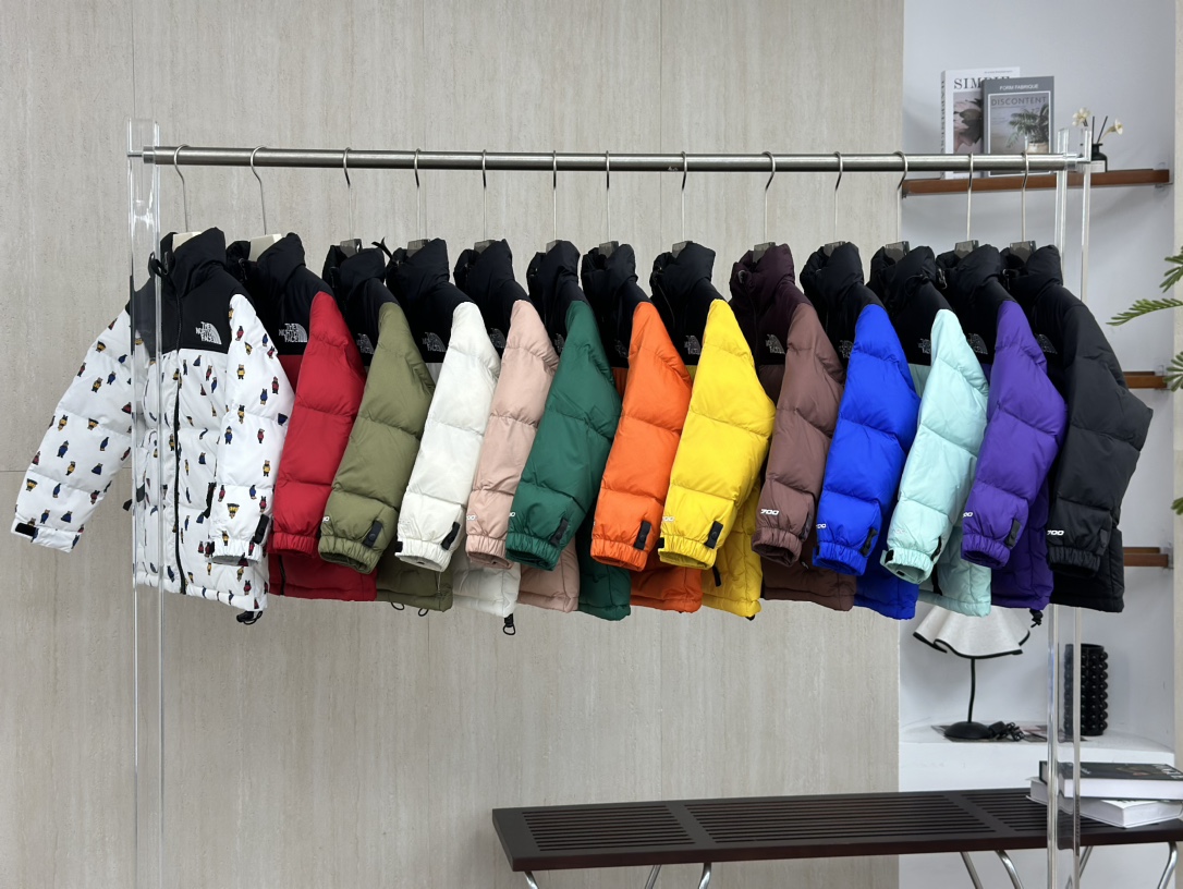 【美品】ノースフェース ダウンジャケット ロングコート レディース 大人気✨ 高級感溢れる防寒アウター🧥 秋冬必須アイテム❄️ 注目デザイン🛒 - 画像 1