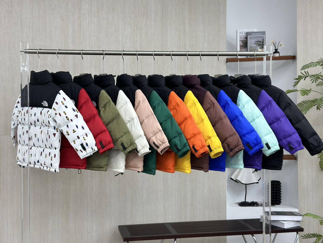 【美品】ノースフェース ダウンジャケット ロングコート レディース 大人気✨ 高級感溢れる防寒アウター🧥 秋冬必須アイテム❄️ 注目デザイン🛒 - 画像 4