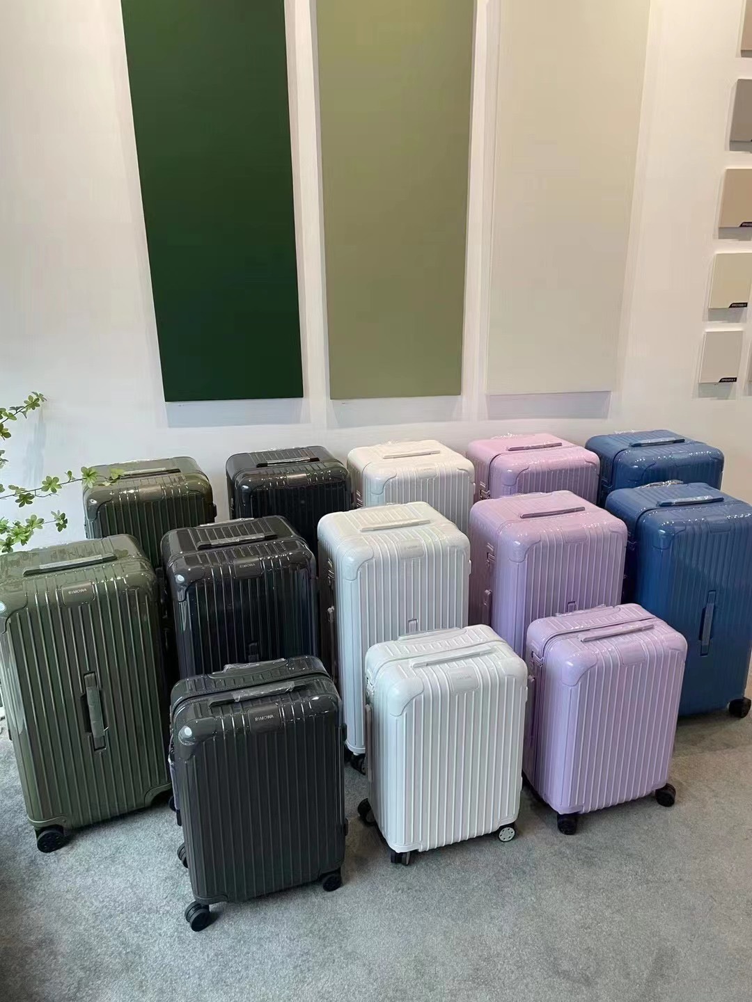 【エッセンシャルシリーズ】トランク型収納ボックス 13色展開 全アルミハンドル セキュリティロック付き 高級感のあるデザイン ギフトに最適