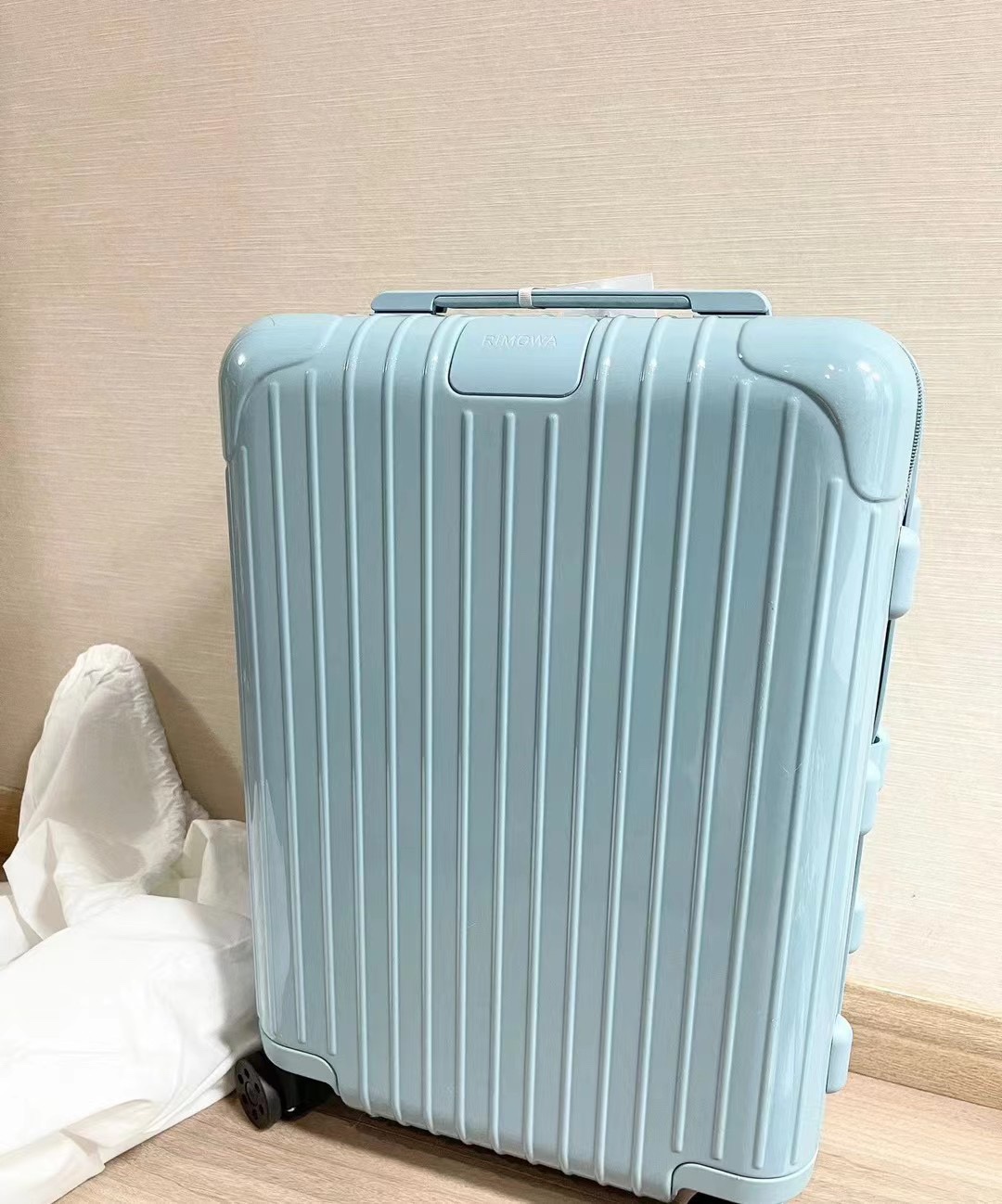 【ルイヴィトン】エッセンシャルシリーズ トランク型収納ボックス オーセンティックなデザイン 高級アルミ素材 上品な雰囲気