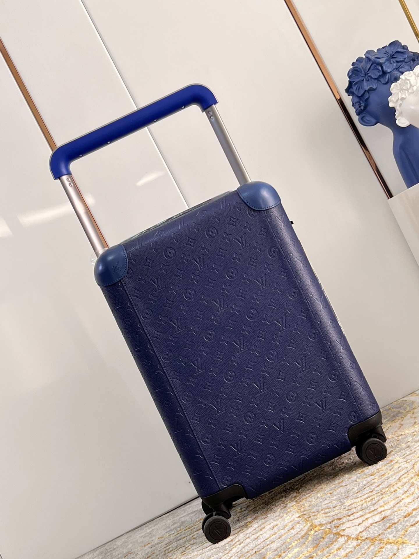 【ルイヴィトン】Horizon キャリーバッグ モノグラム タリヨンレザー 鮮やかなブルー 上品で実用的な旅行バッグ
