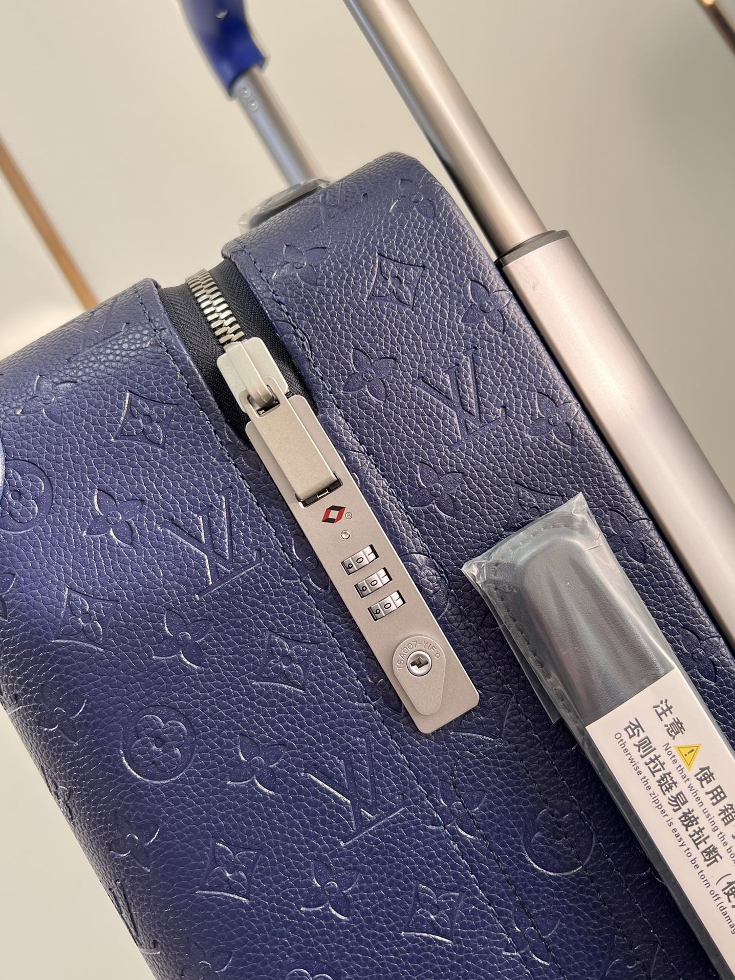 【ルイヴィトン】Horizon キャリーバッグ モノグラム タリヨンレザー 鮮やかなブルー 上品で実用的な旅行バッグ - 画像 6