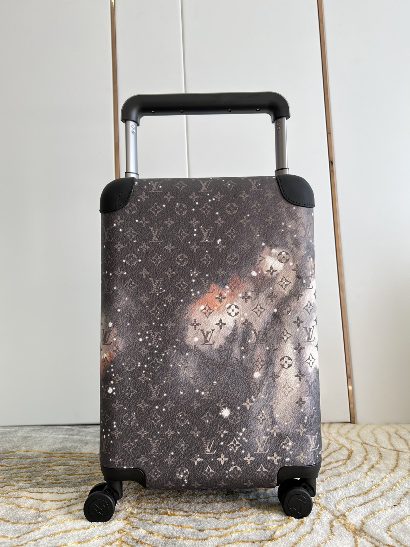 【ルイヴィトン】ホライズン スーツケース モノグラム 星柄デザイン レザー保護 上質で実用的な旅行トランク