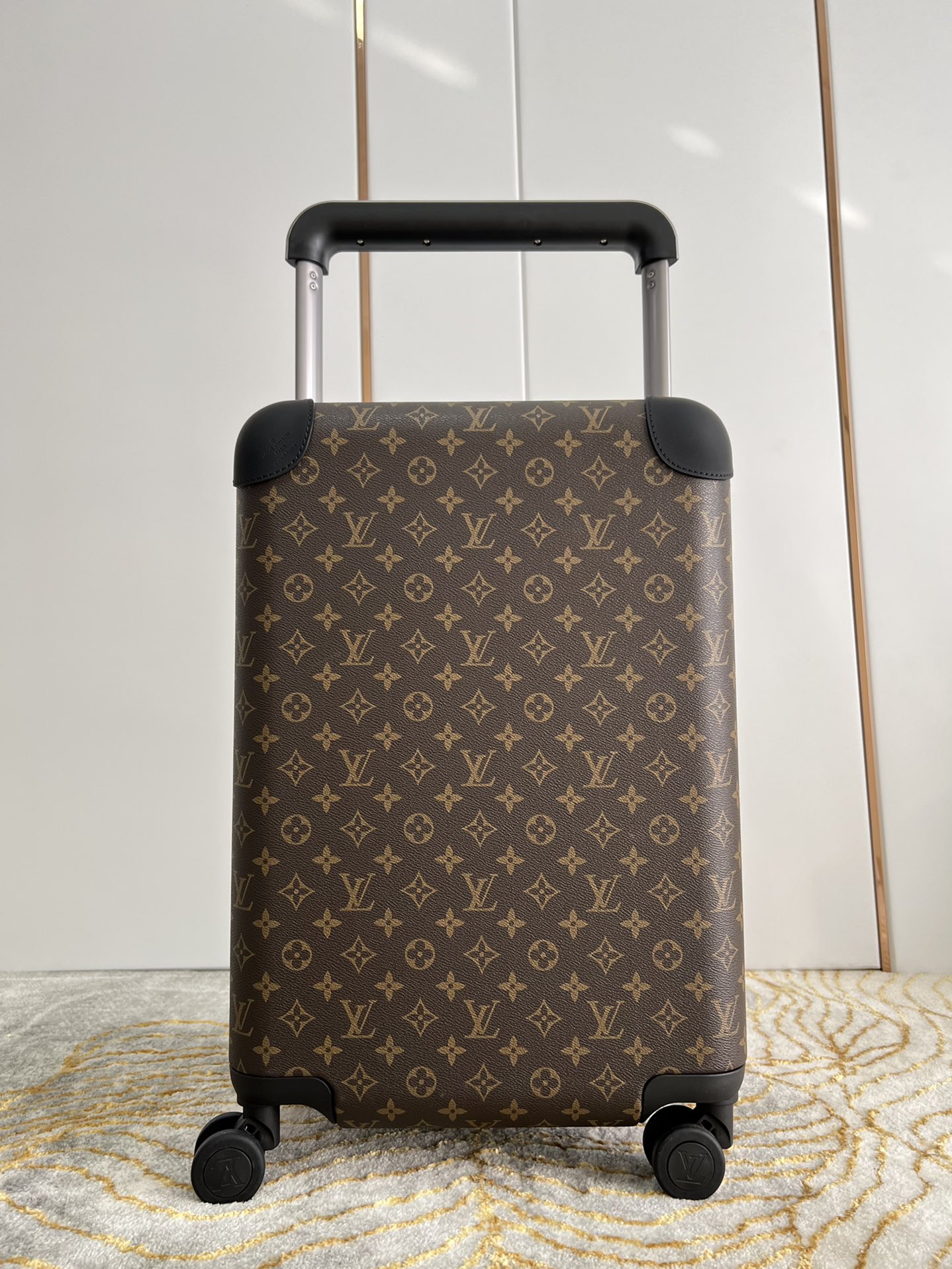 【ルイヴィトン】ホライズン キャリーバッグ モノグラム柄 レザー保護コーナー 上品で実用的な旅行用トランク