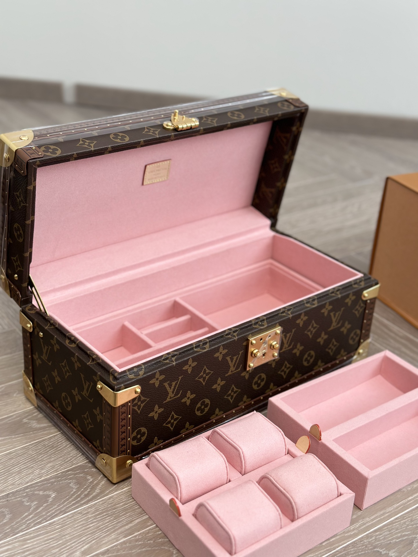 【ルイヴィトン】ハードトランク 大型収納ボックス 美しい彩絵 職人手作り 高級感溢れるコレクターズアイテム