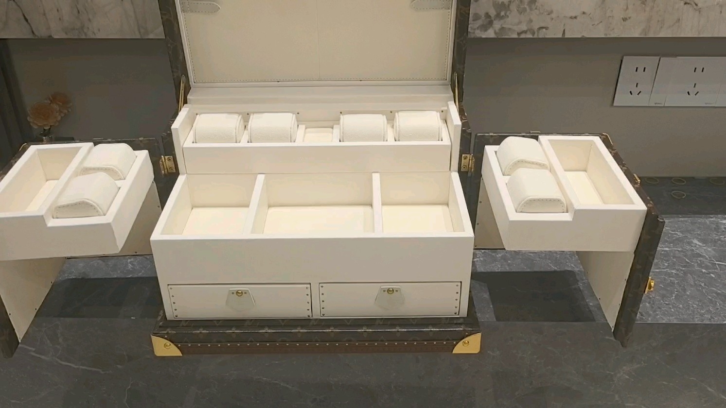 【ルイヴィトン】トランク型小物収納ボックス モノグラムキャンバス ヴィンテージ風 高級感のある逸品 ギフトに最適
