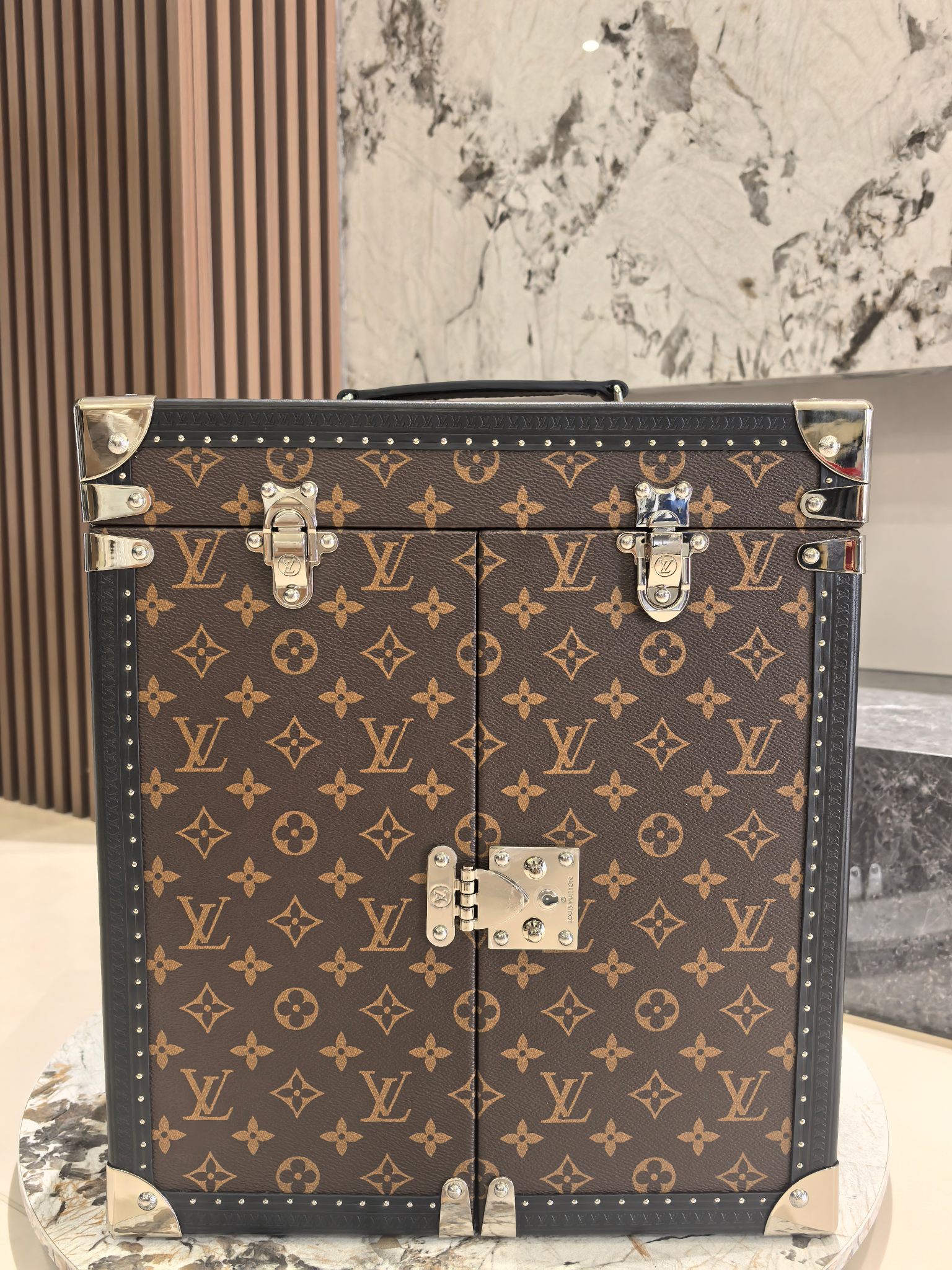 【ルイヴィトン】ミニトランク 小物収納ボックス モノグラム コバルトブルー×ベージュ 完璧な構造 高級感溢れるコレクションアイテム