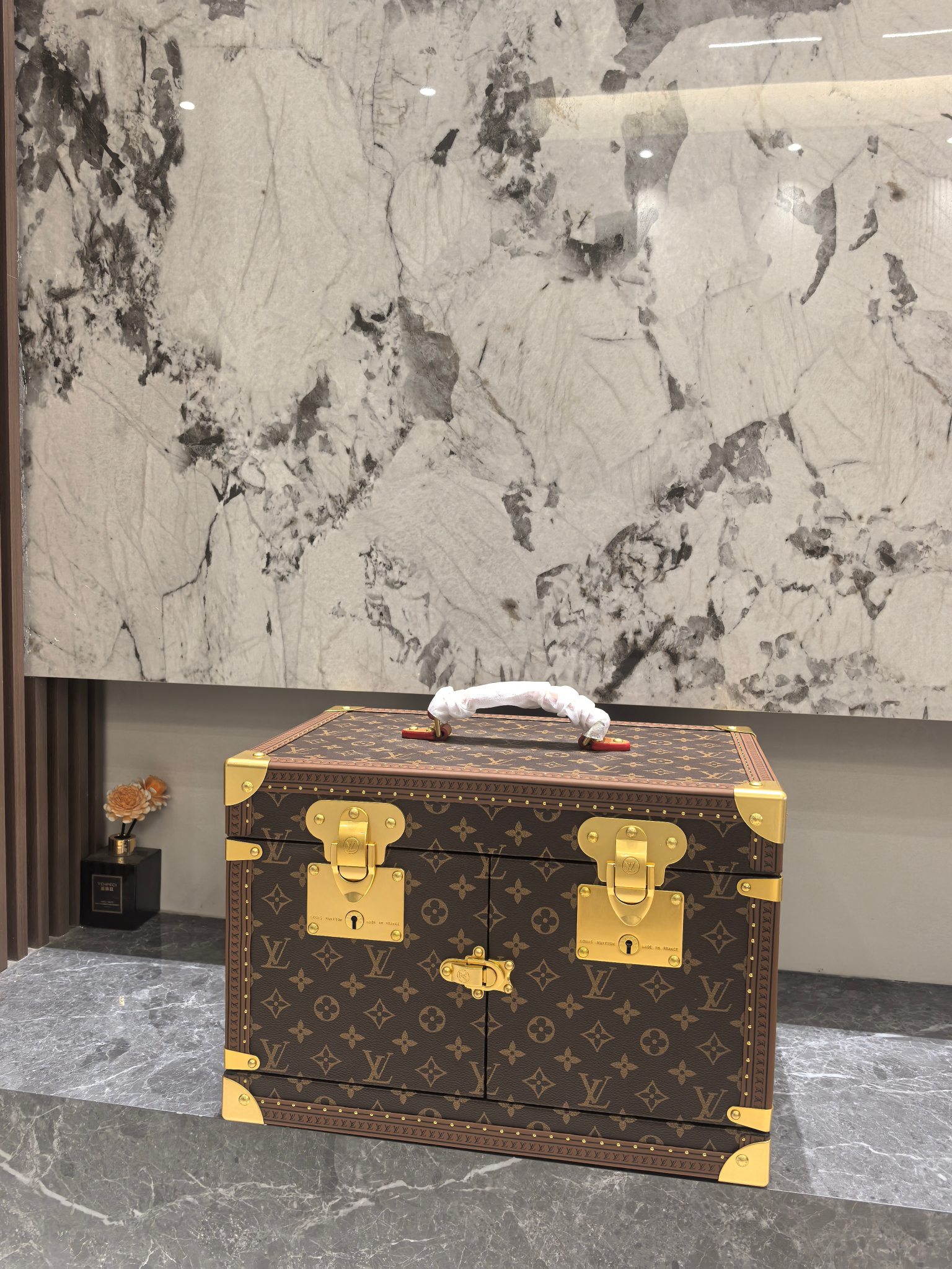 【ルイヴィトン】ミニトランク 小物収納ボックス モノグラム柄 上質なレザー 高級感のある逸品