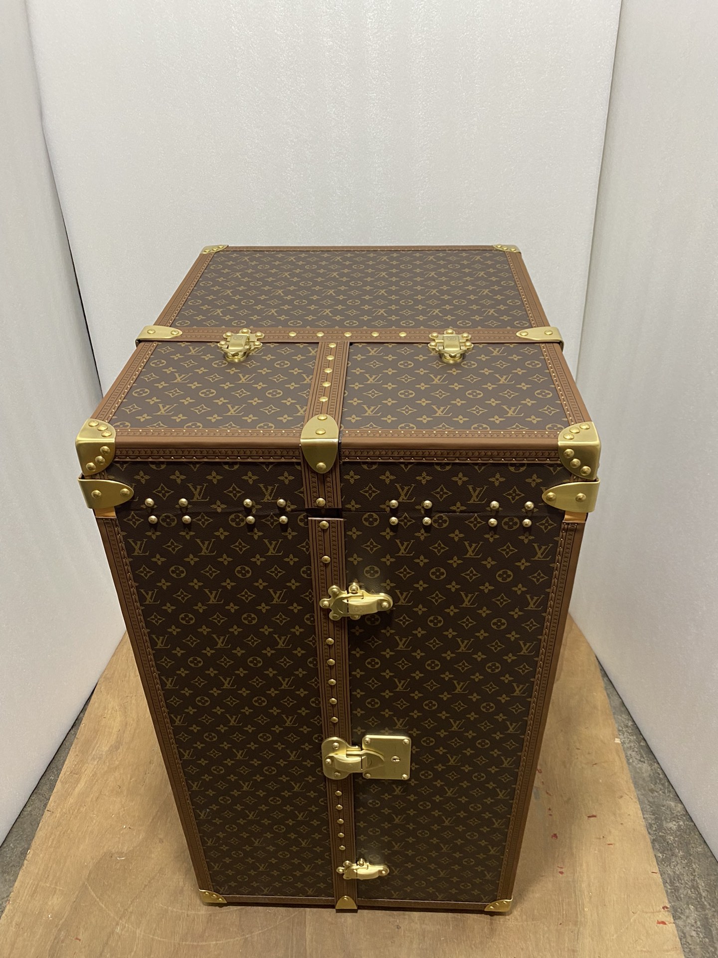 【ルイヴィトン】トランク型化粧台 モノグラム×正赤 上質な仕上げ 高級感のある小物収納ボックス