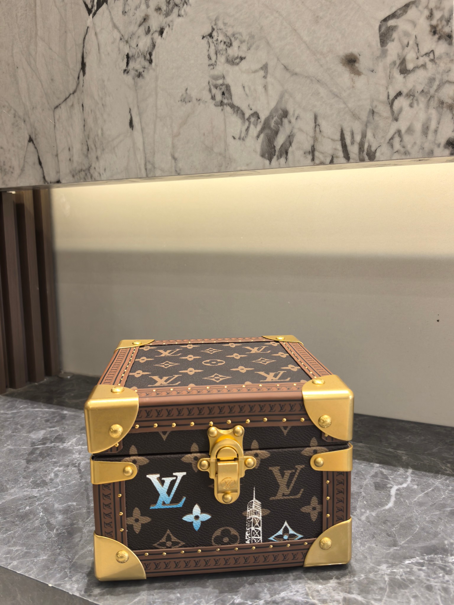 【ロシア民芸品】マトリョーシカ 収納ケース 4サイズセット 手描き細工 高級感のある逸品 ギフトに最適