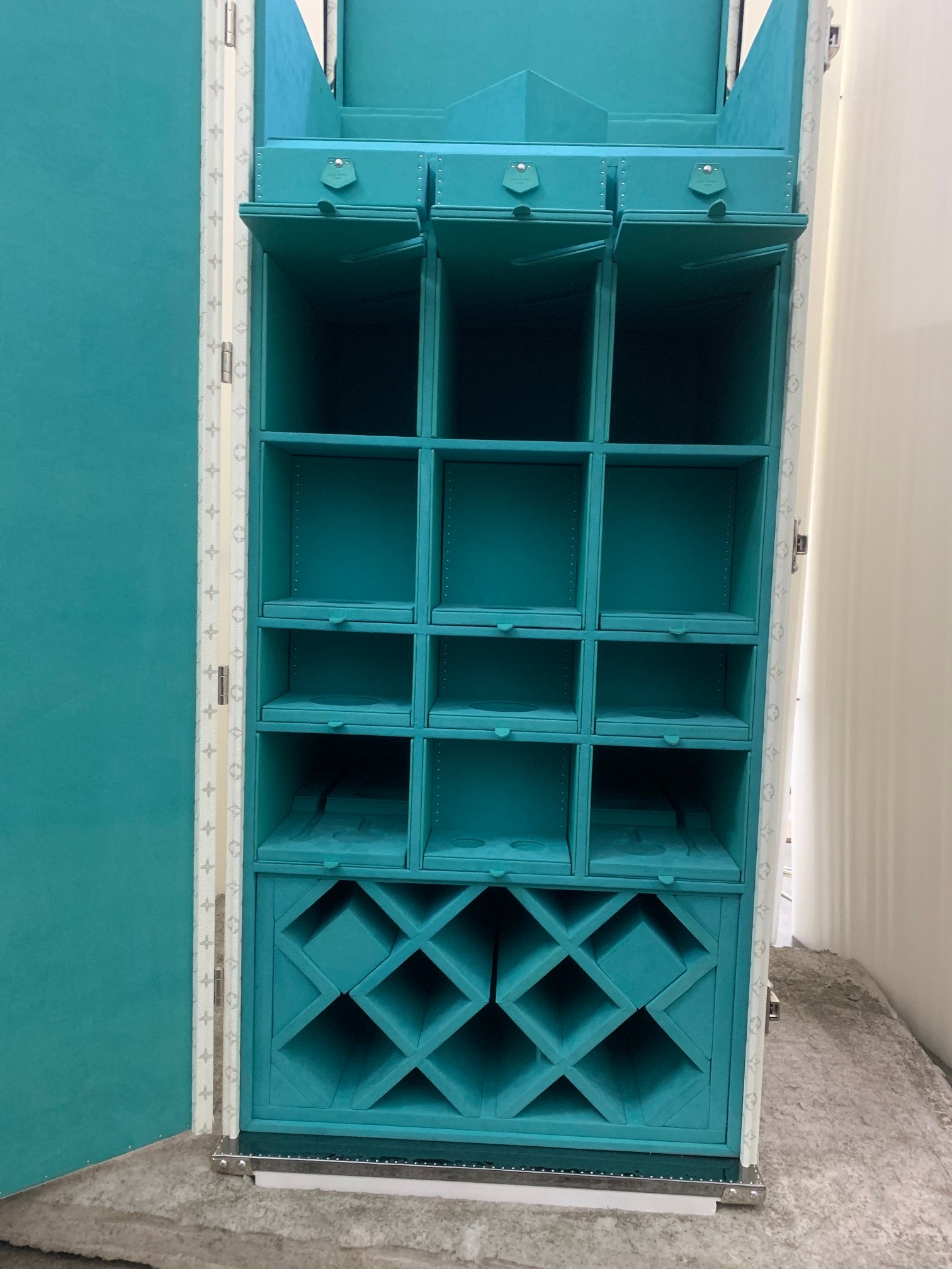 【ルイヴィトン】ミニトランク 小物収納ボックス ティファニーブルー モノグラム 上品な雰囲気 高級感のある逸品 - 画像 2