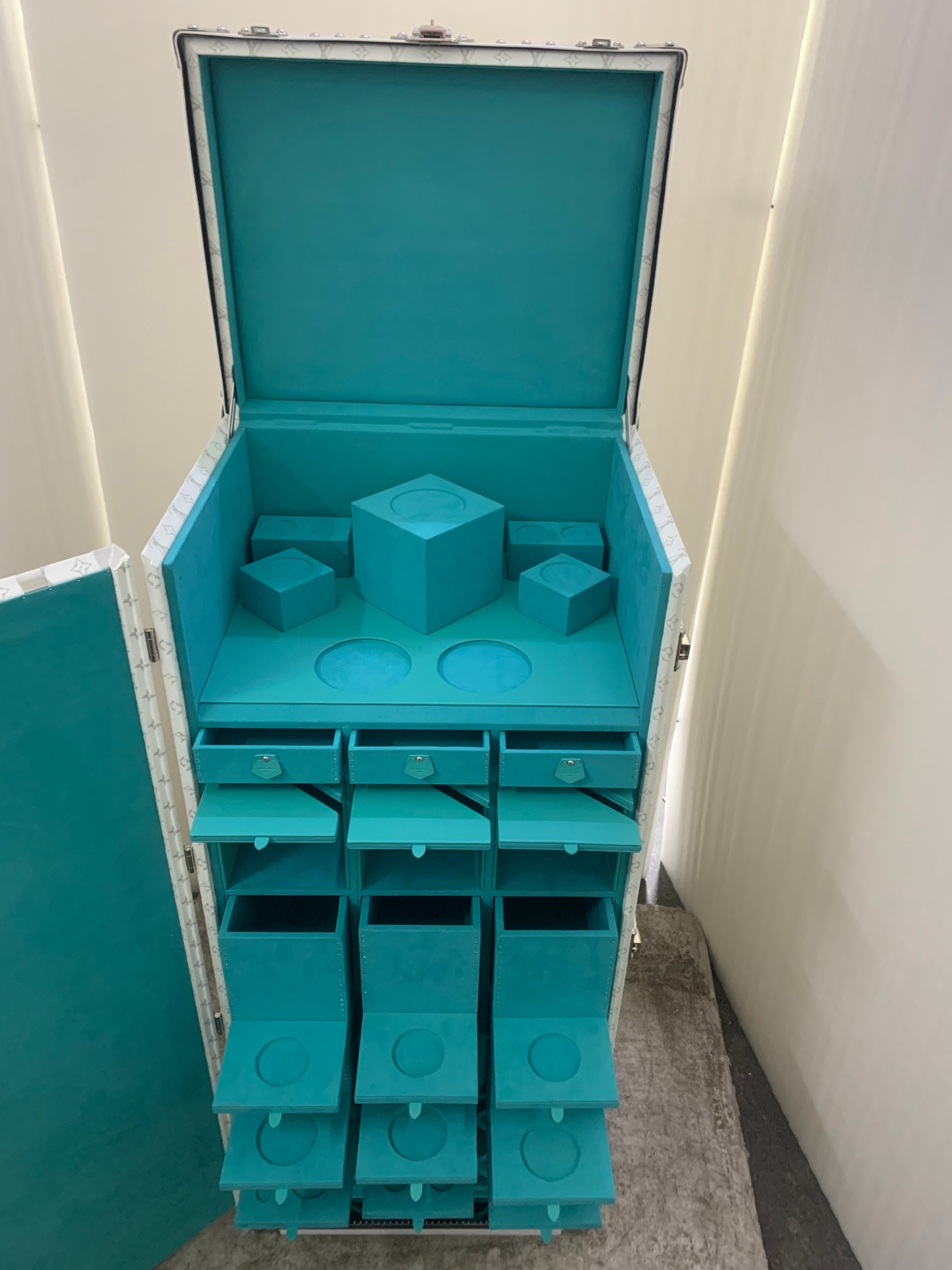 【ルイヴィトン】ミニトランク 小物収納ボックス ティファニーブルー モノグラム 上品な雰囲気 高級感のある逸品 - 画像 3