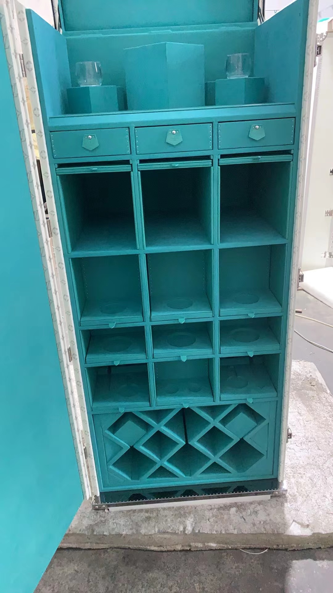 【ルイヴィトン】ミニトランク 小物収納ボックス ティファニーブルー モノグラム 上品な雰囲気 高級感のある逸品 - 画像 4