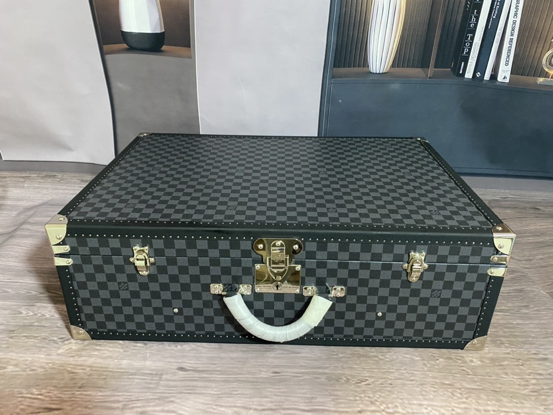 【ルイヴィトン】トランク型収納ボックス M4700ZX 70cm ブラックチェック+ブラック 上質な仕上げ 高級感のある逸品 - 画像 4