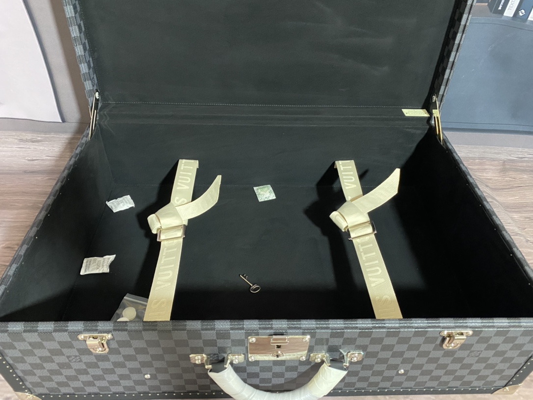 【ルイヴィトン】トランク型収納ボックス M4700ZX 70cm ブラックチェック+ブラック 上質な仕上げ 高級感のある逸品 - 画像 9