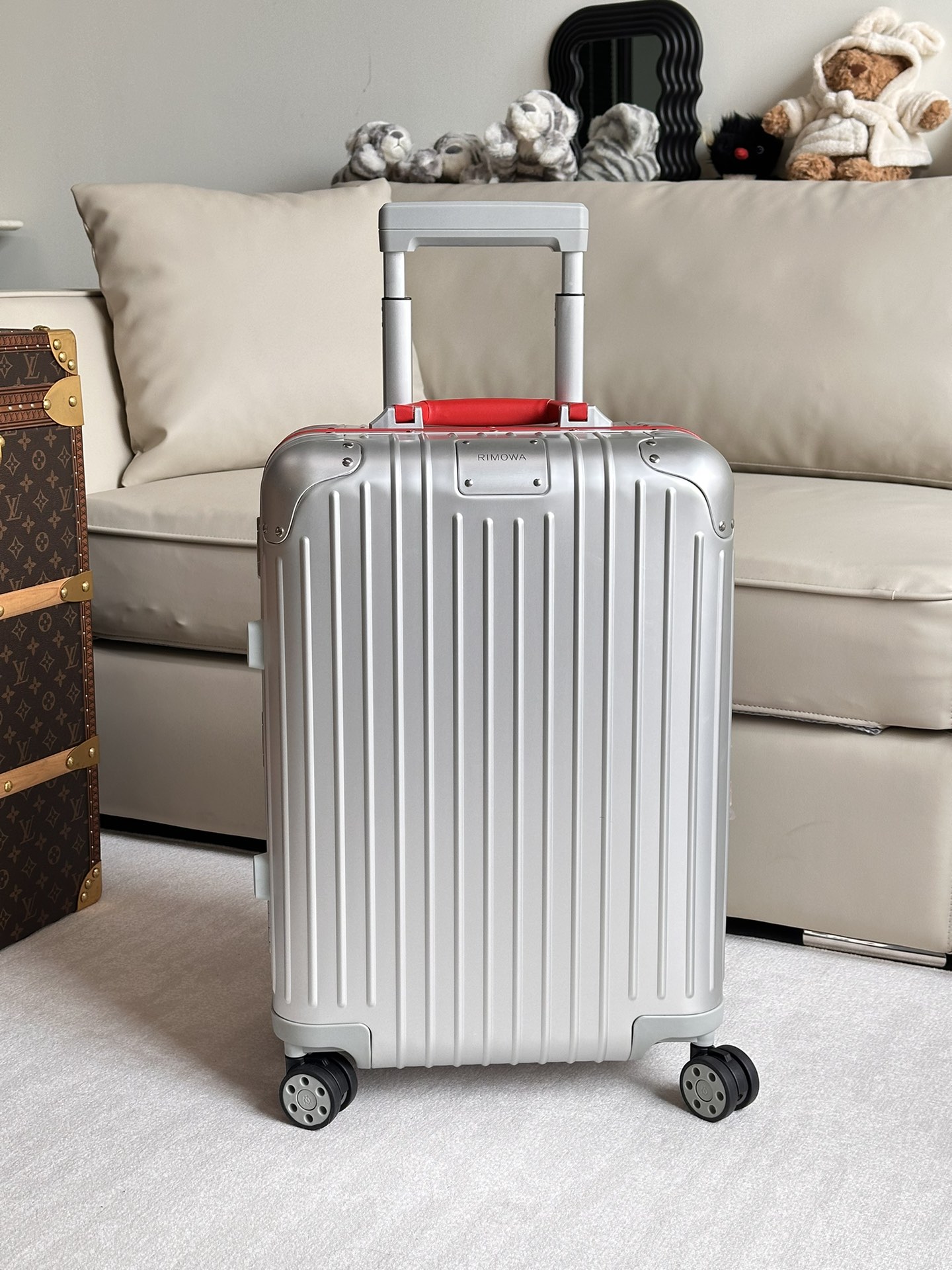 【RIMOWA】オリジナルアルミキャリーケース 21サイズ 限定モデル レザーハンドル仕様 高級感溢れる仕上り セレブ愛用