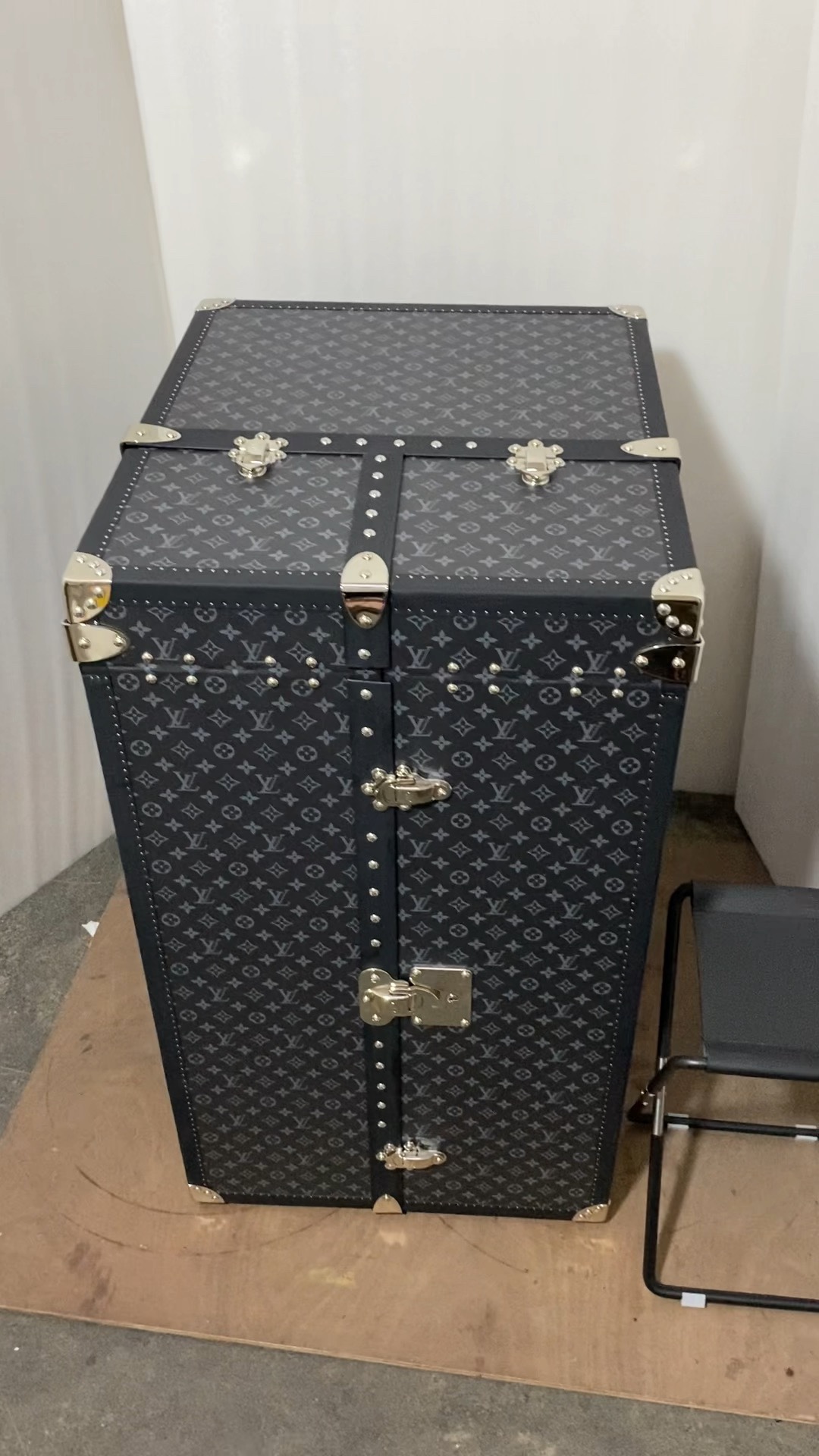 【ルイヴィトン】トランク型小物収納ボックス モノグラム柄 上質レザー 高級感のある逸品 ギフトに最適