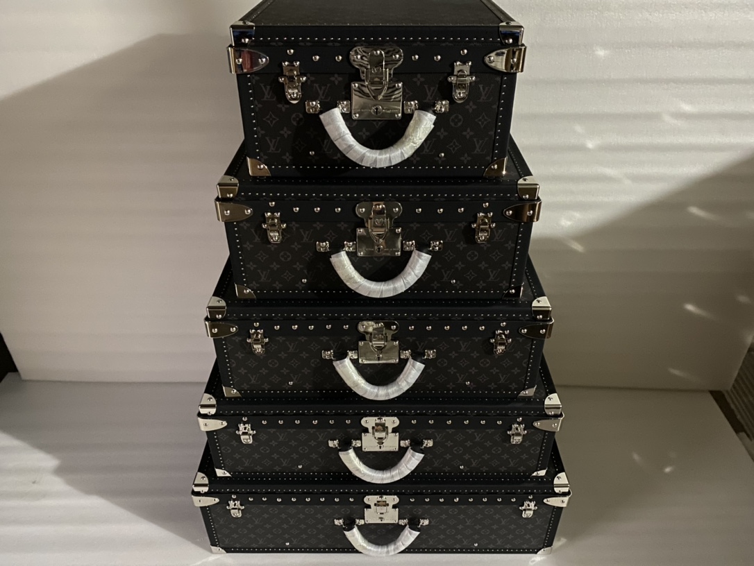 【ルイヴィトン】トランク型小物収納ボックス ブラックフローラル柄 高級感のある逸品 ギフトに最適