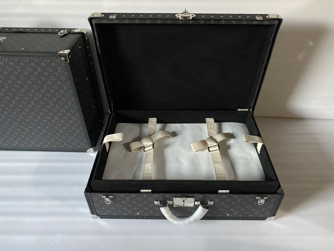【ルイヴィトン】トランク型小物収納ボックス ブラックフローラル柄 上質な仕上げ 高級感のある収納ケース - 画像 9