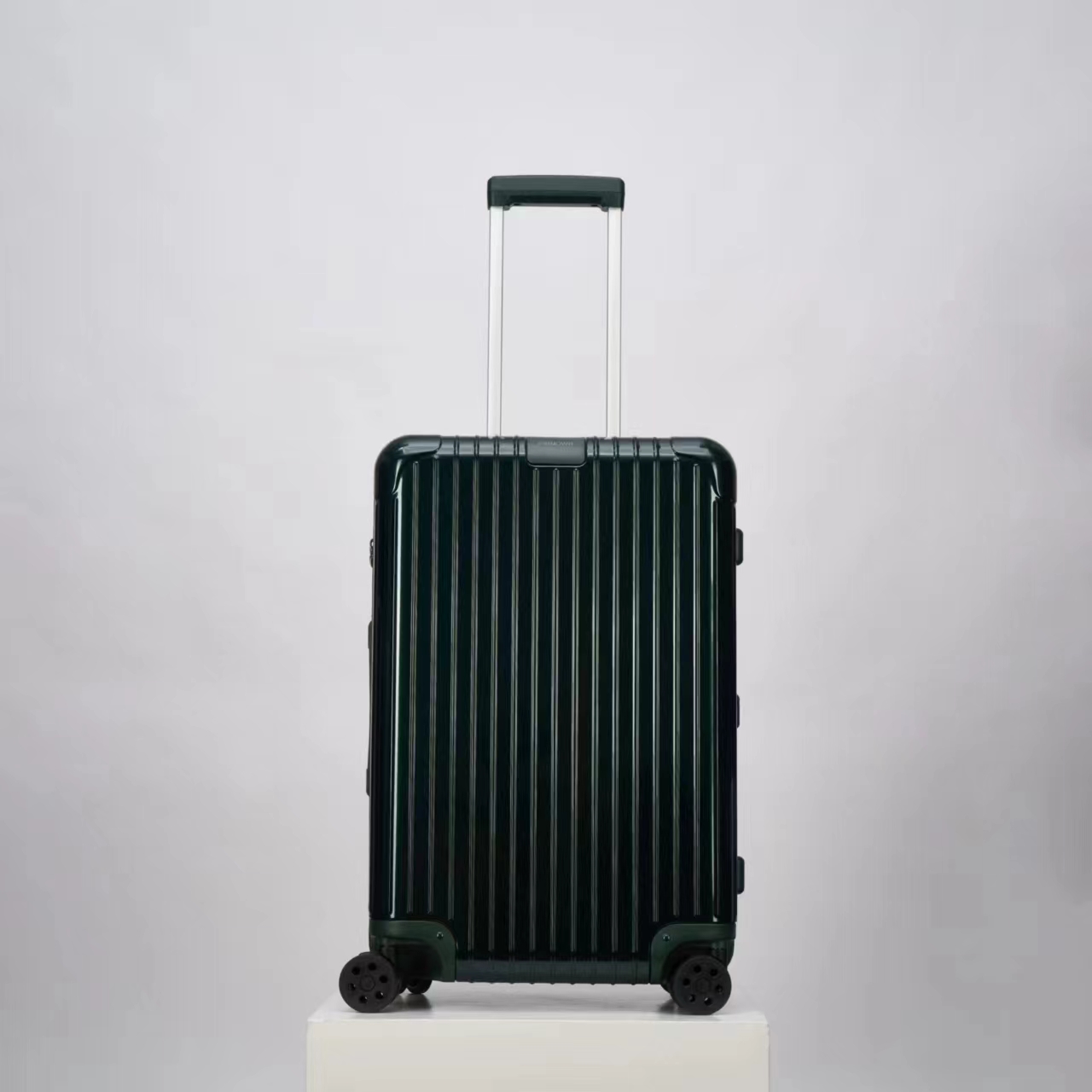 【ルイヴィトン】トランク型小物収納ボックス 深みのあるグリーン モノグラム柄 上品な雰囲気 高級感溢れる逸品