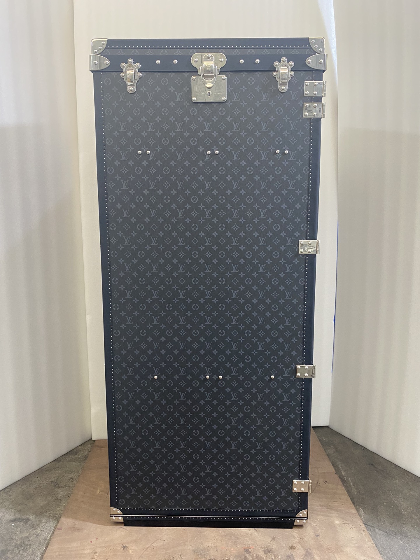 【ルイヴィトン】トランク型小物収納ボックス 立体酒櫃 モノグラム柄（黒花+グレー）上質な仕上げ 高級感のある逸品