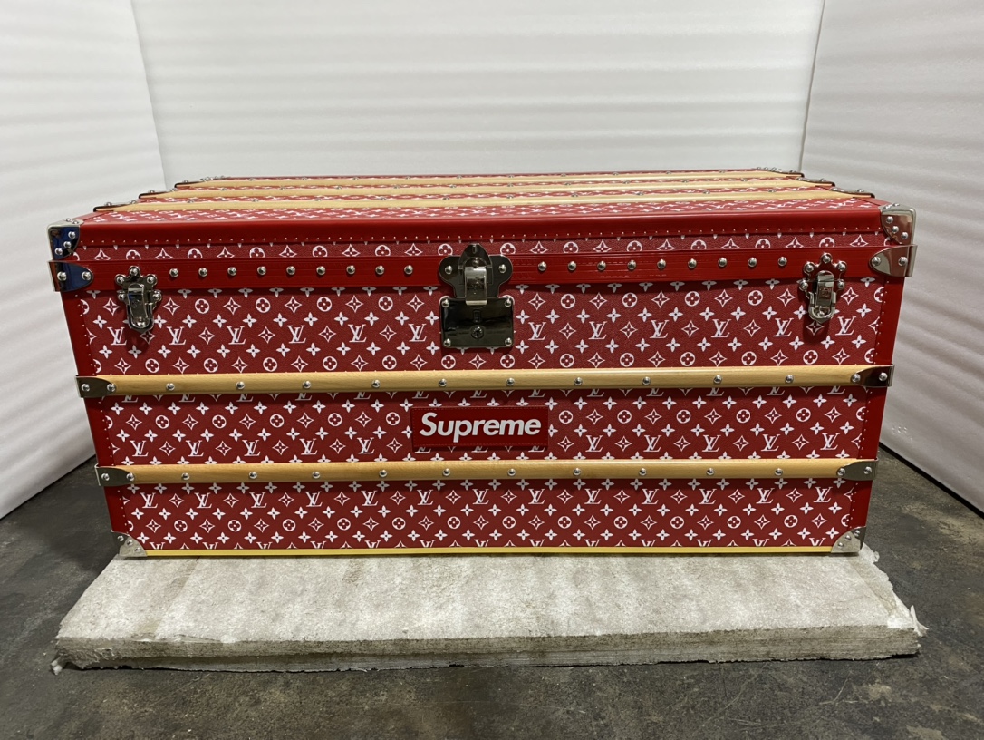 【ルイヴィトン】トランク型小物収納ボックス レッドフローラル＆ブラック×ホワイト 上質な仕上げ 高級感のある逸品