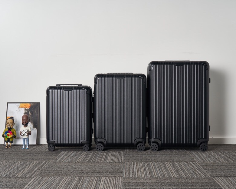 【リモワ】トランク キャリーケース 超軽量PC 最新デザイン 12色展開 高級感のある旅行用品