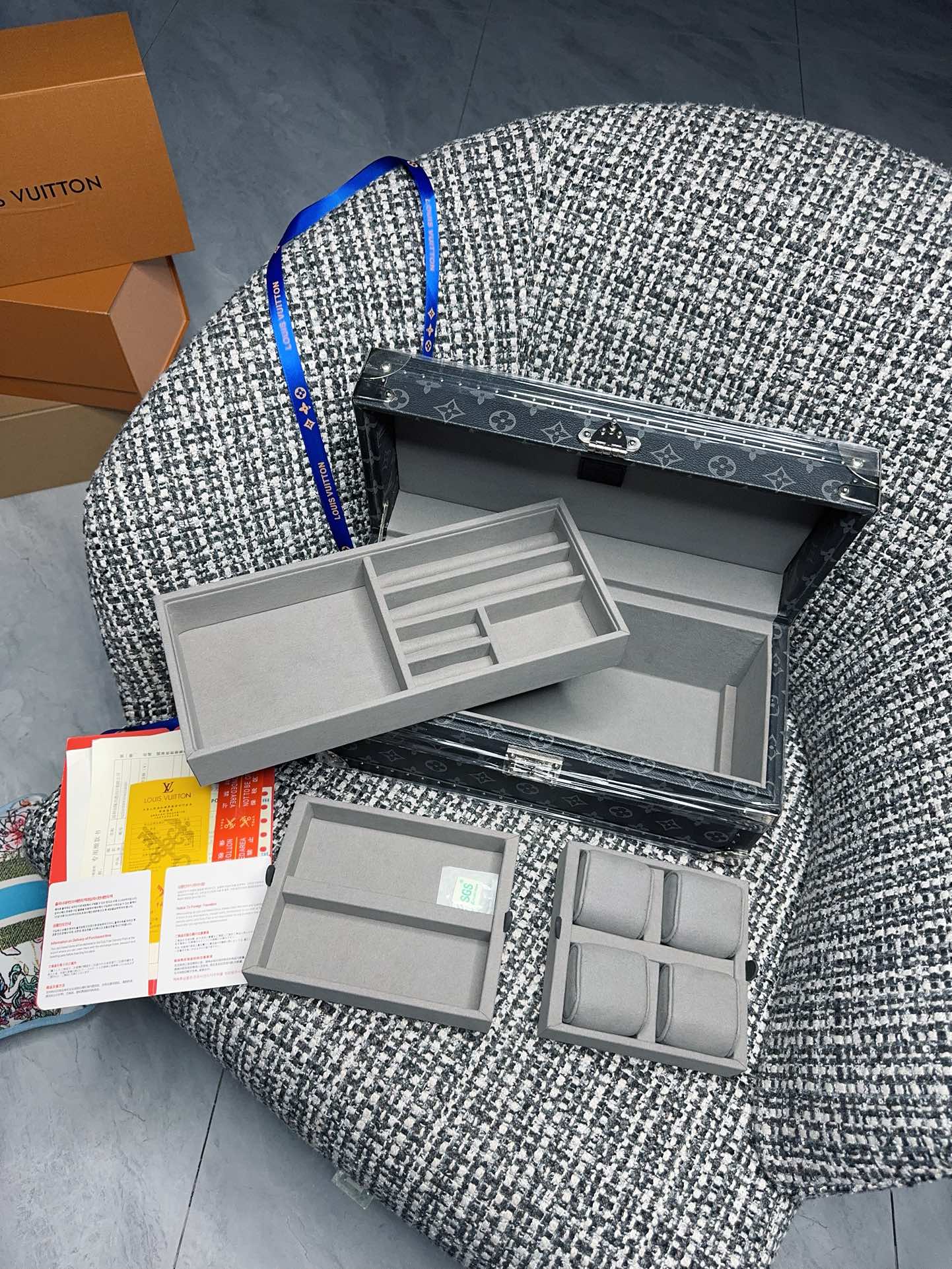 【ルイヴィトン】トランク型 アクセサリーボックス モノグラム帆布 多機能収納 高級感のある逸品 ギフトに最適 - 画像 2