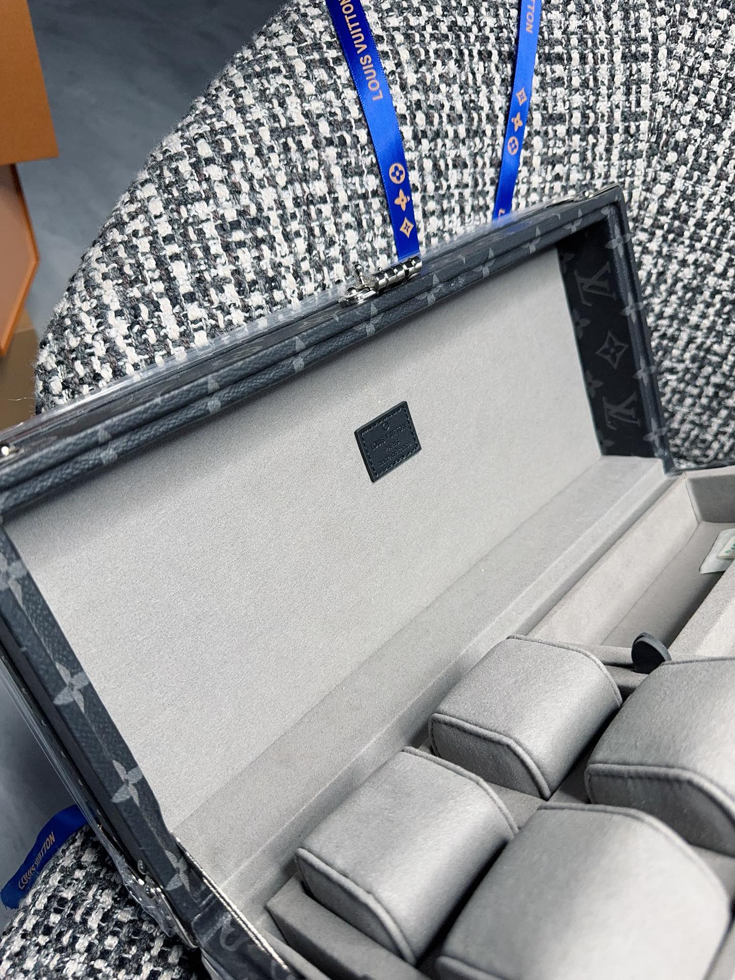 【ルイヴィトン】トランク型 アクセサリーボックス モノグラム帆布 多機能収納 高級感のある逸品 ギフトに最適 - 画像 6