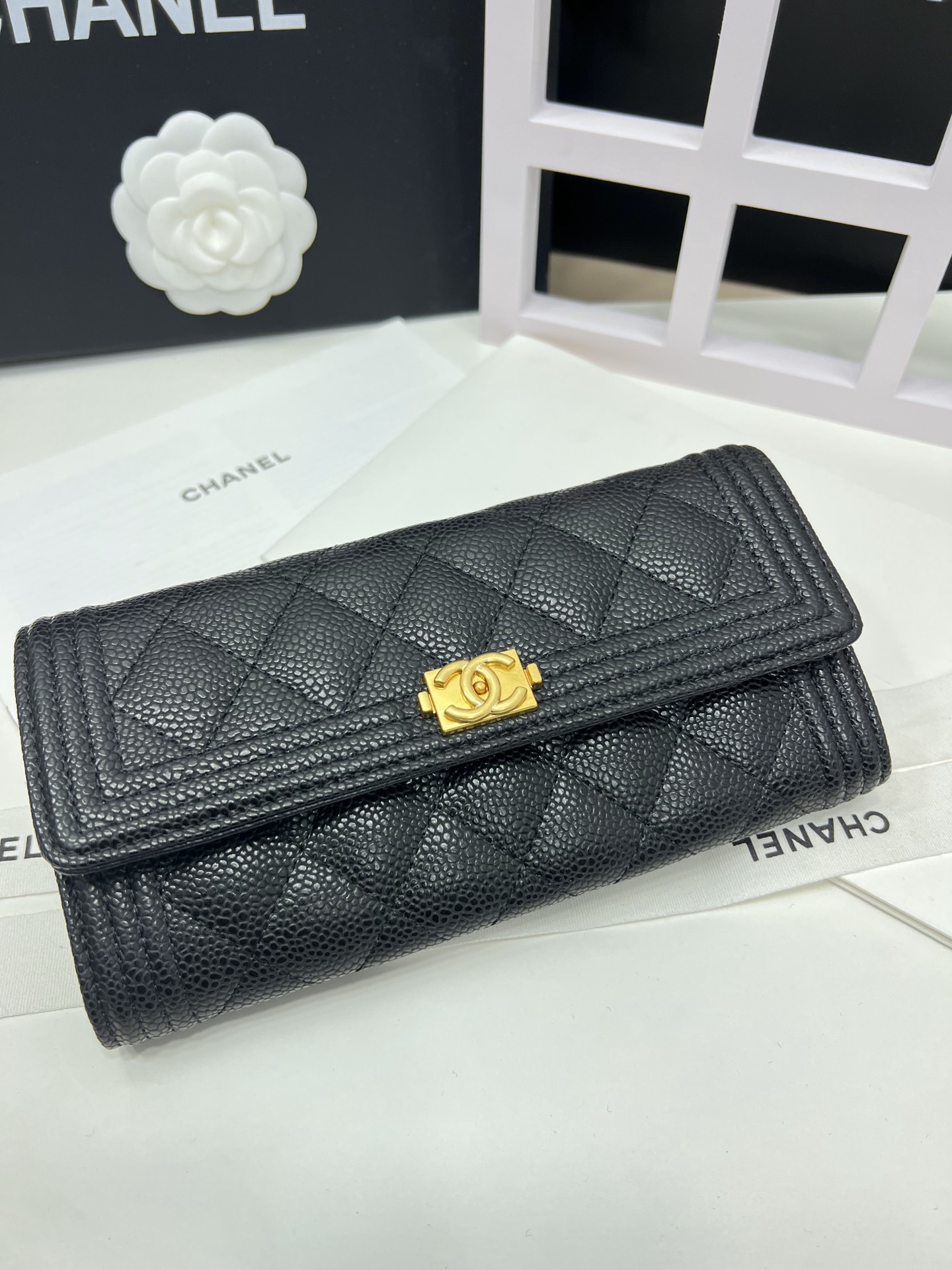 【シャネル】キャビアスキン 長財布 ココマーク金具 上品なブラックのレディースウォレット