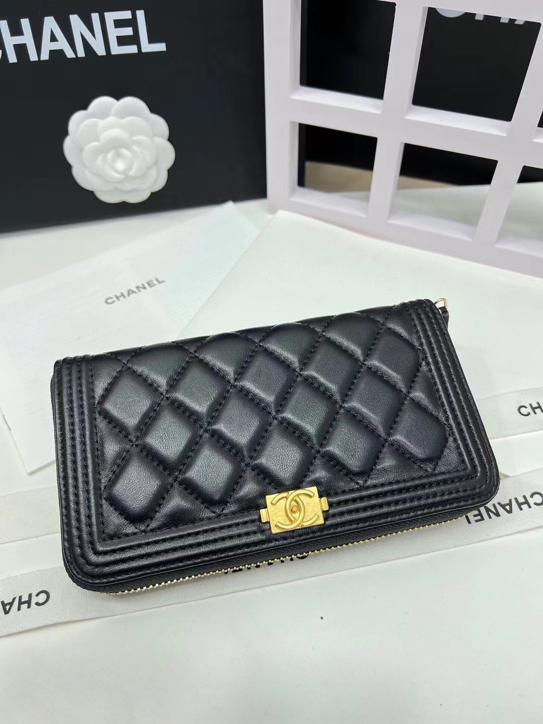 【シャネル】キャビアスキン 長財布 ココマーク金具 上品なブラックのレディースウォレット