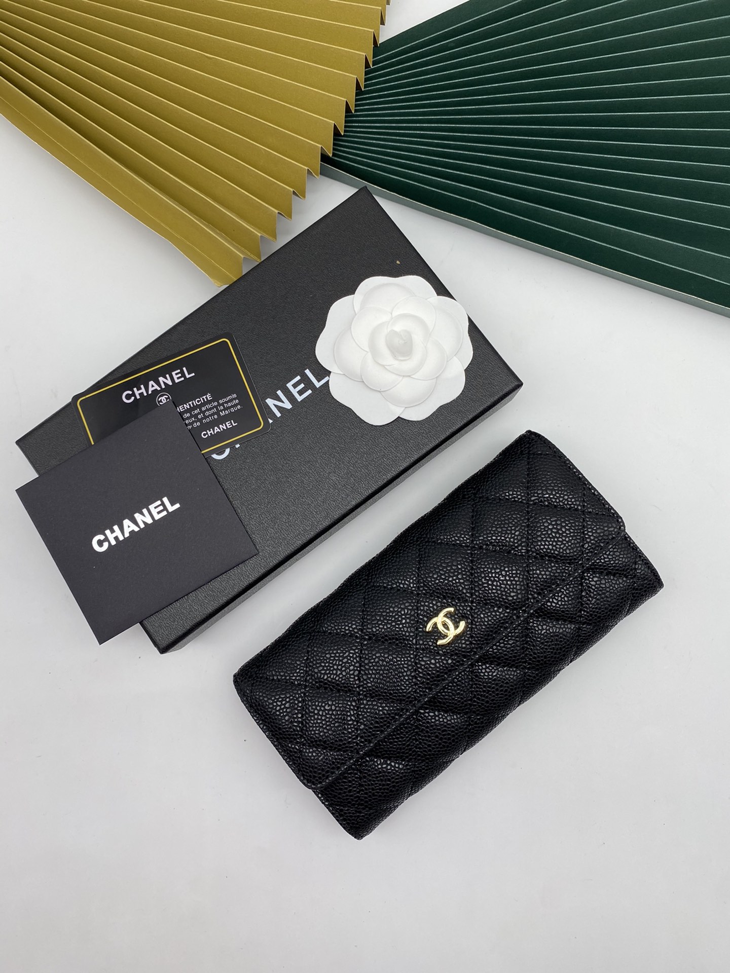 【シャネル】キャビアスキン 長財布 ココマーク金具 上品なブラックのレディースウォレット