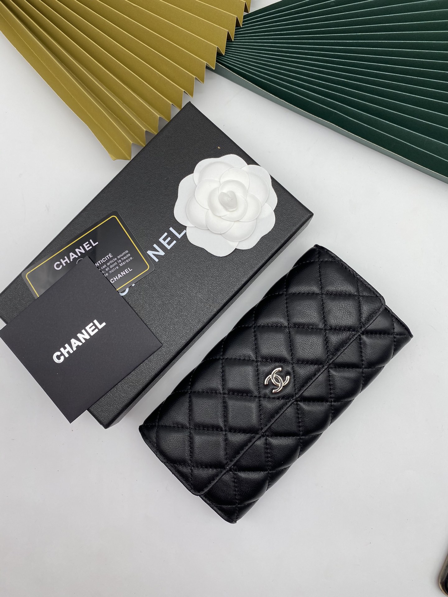 【シャネル】キャビアスキン 長財布 ココマーク金具 ブラック 上品で実用的なレディースウォレット