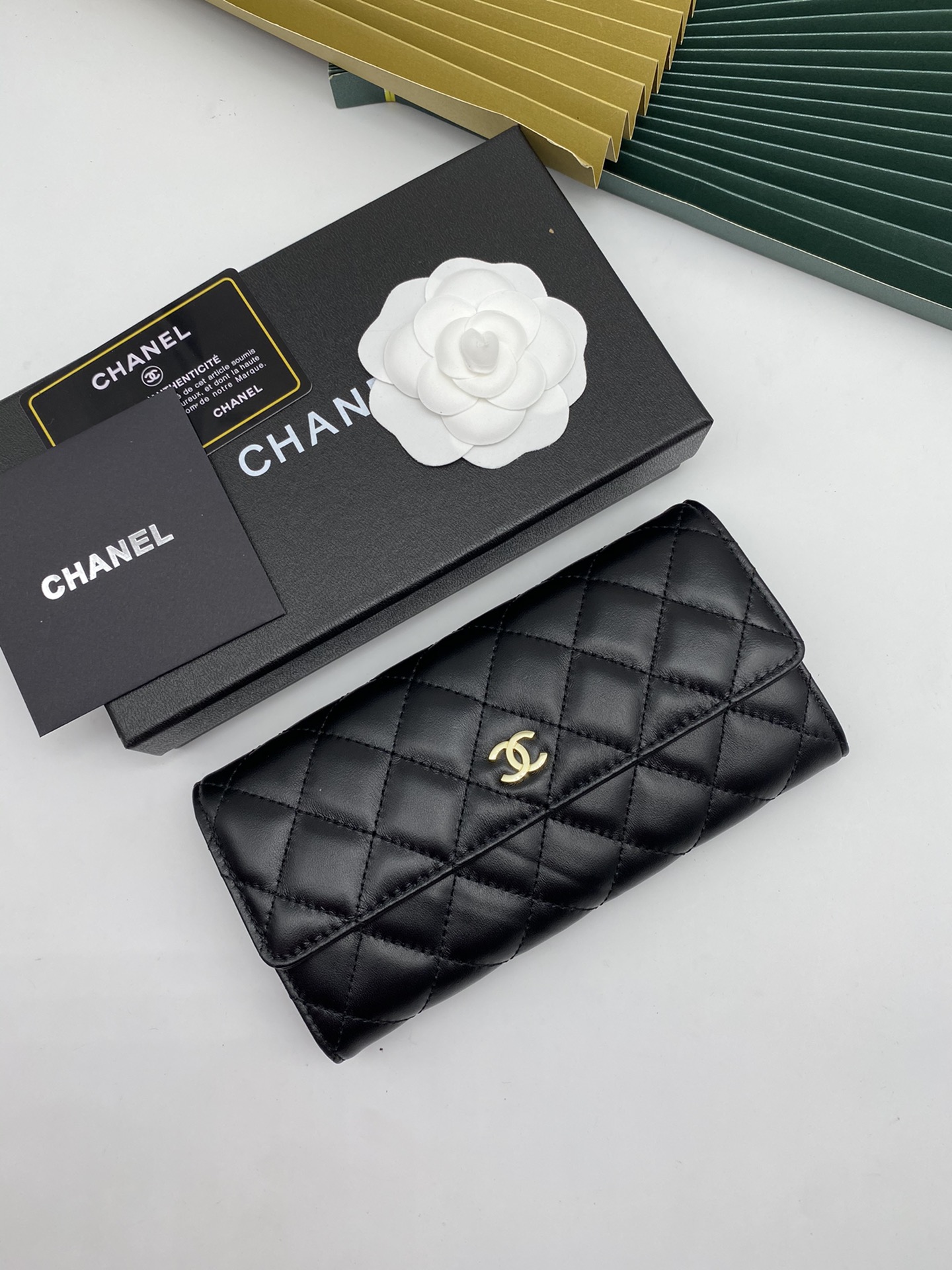 【シャネル】キャビアスキン 長財布 ココマーク金具 上品なブラック レディースウォレット