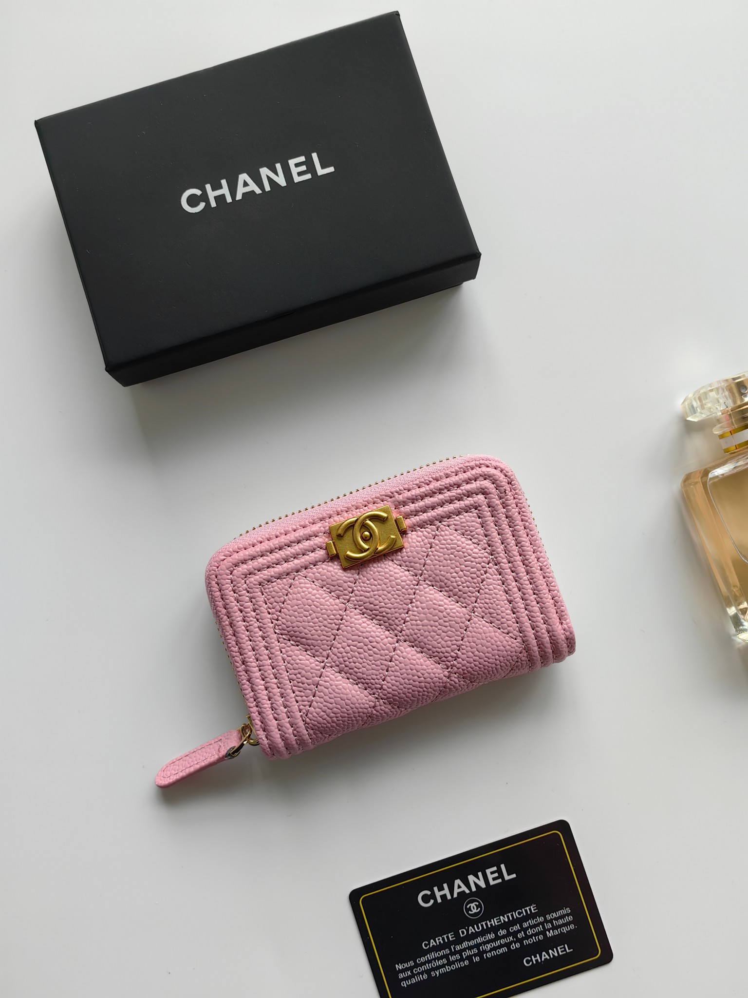 【シャネル】キャビアスキン 長財布 ココマーク金具 上品なブラックレザーのレディースウォレット