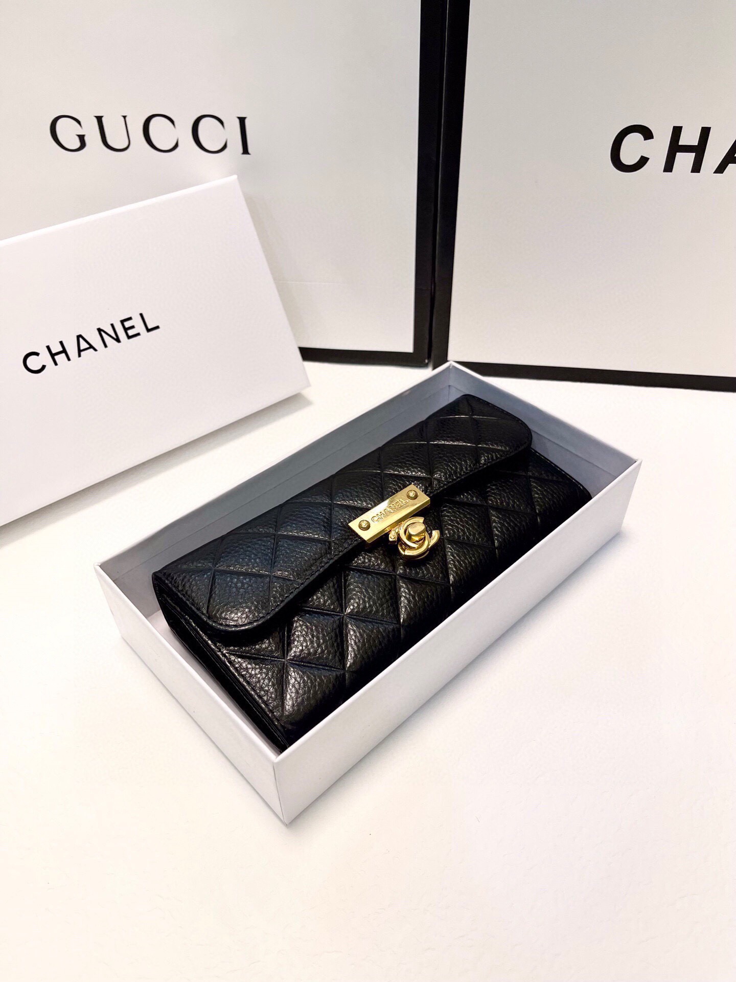 【シャネル】キャビアスキン ラウンドファスナー長財布 ココマーク金具 上品なブラックのレディースウォレット