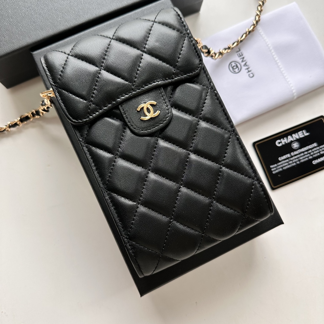 【シャネル】キャビアスキン トリプリーツウォレット ココマーク金具 上品なブラックの長財布
