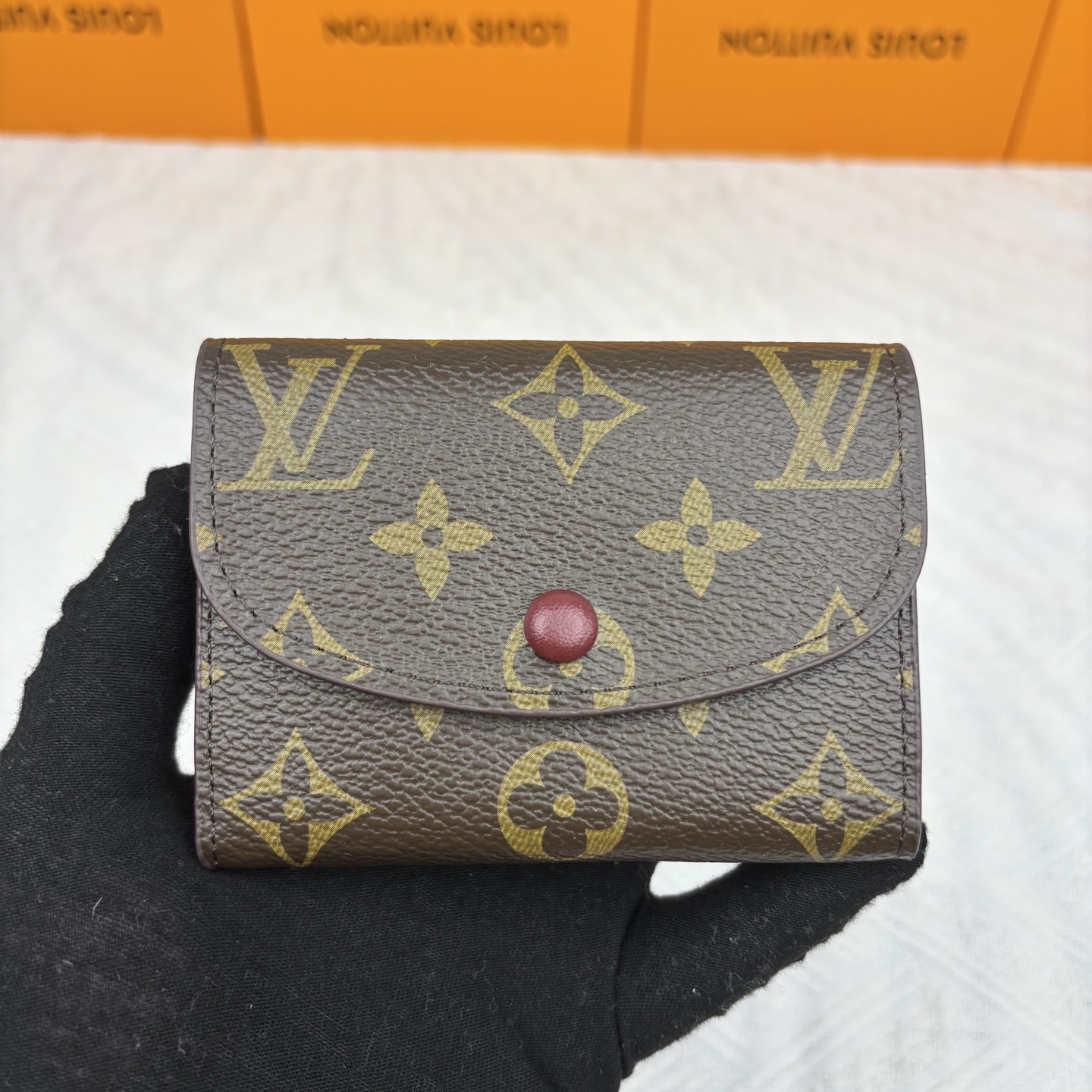 ルイヴィトン 長財布 モノグラム コインホルダー付き クラシックで上品なデザイン 高級感あふれる逸品