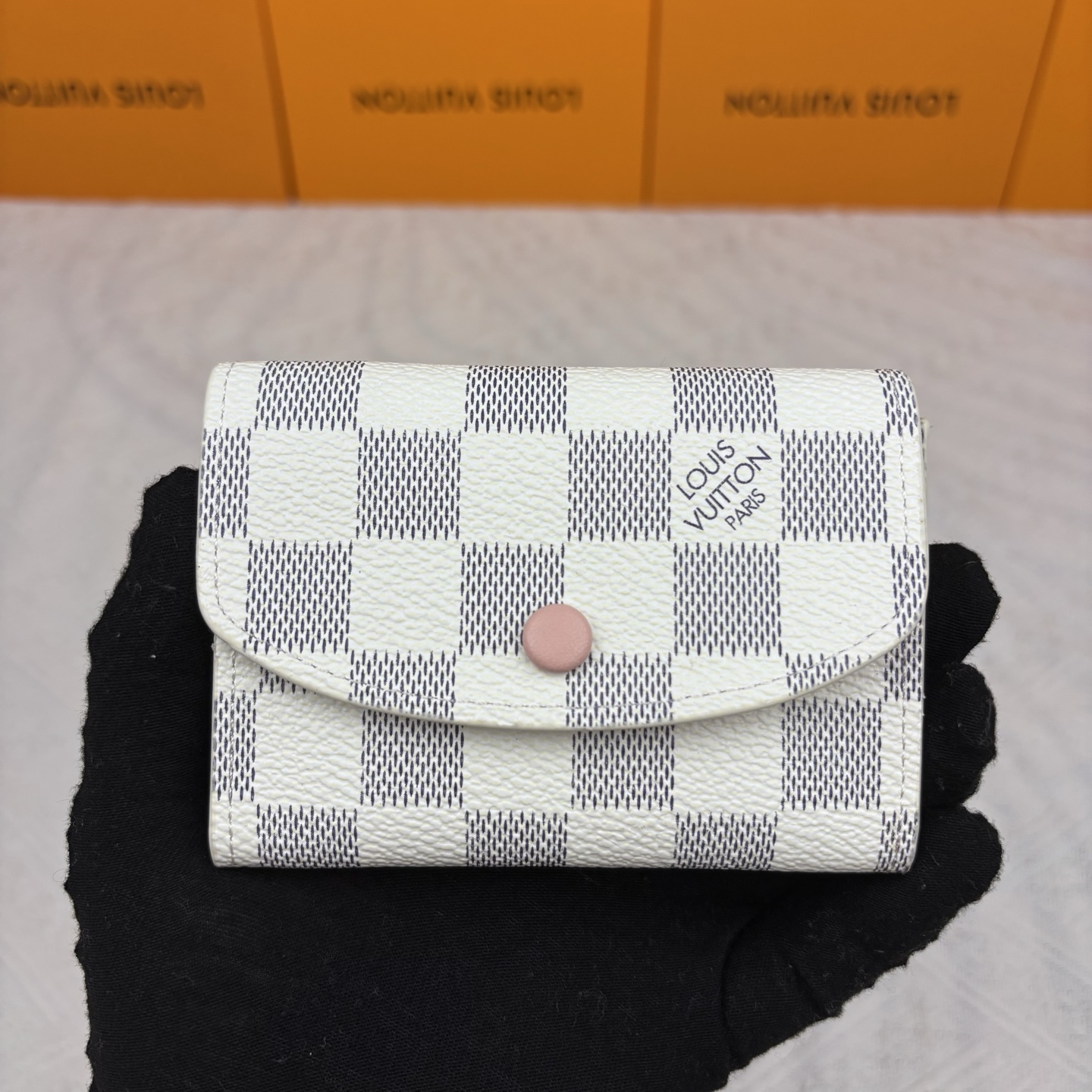 ルイヴィトン（LOUIS VUITTON） 長財布 モノグラム柄 クラシックなデザイン 金具が美しい 上品で高級感のある一品
