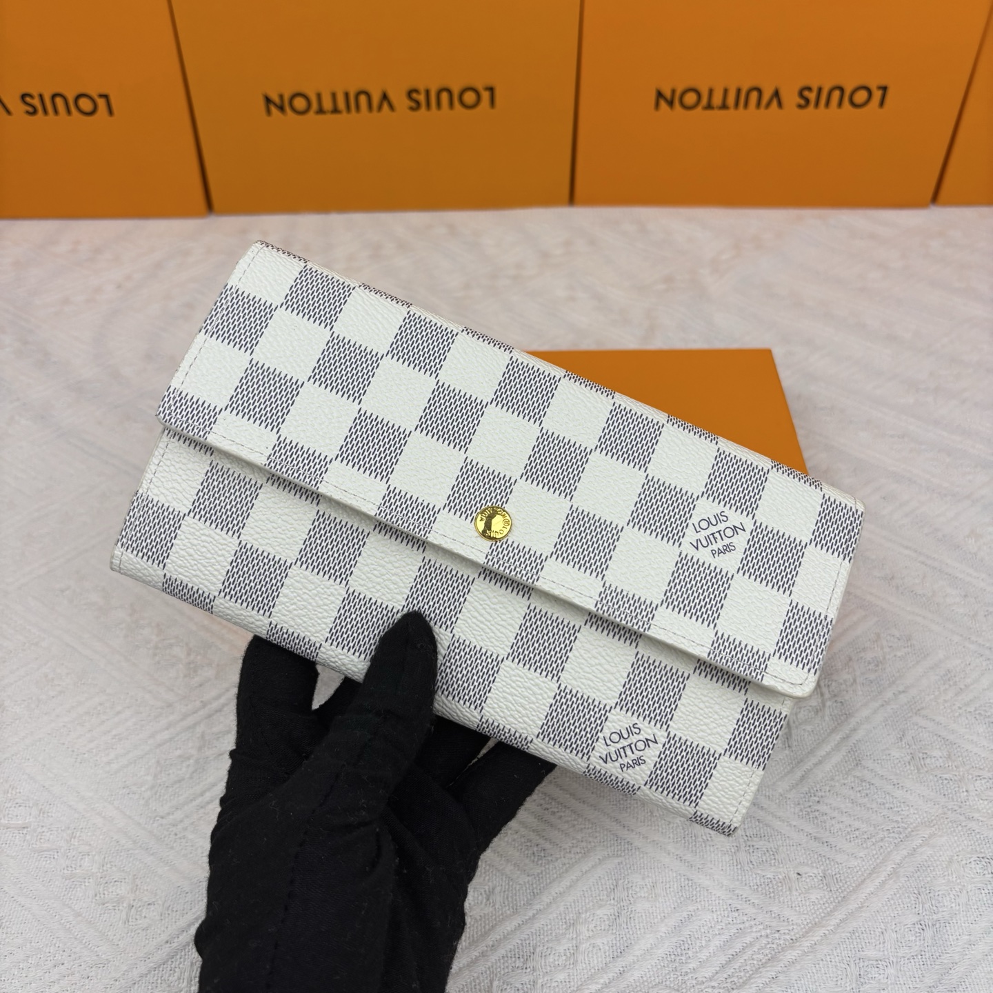 ルイヴィトン 長財布 モノグラム キャンバス地 クラシックで上質な仕様 上品な高級感あふれる逸品です