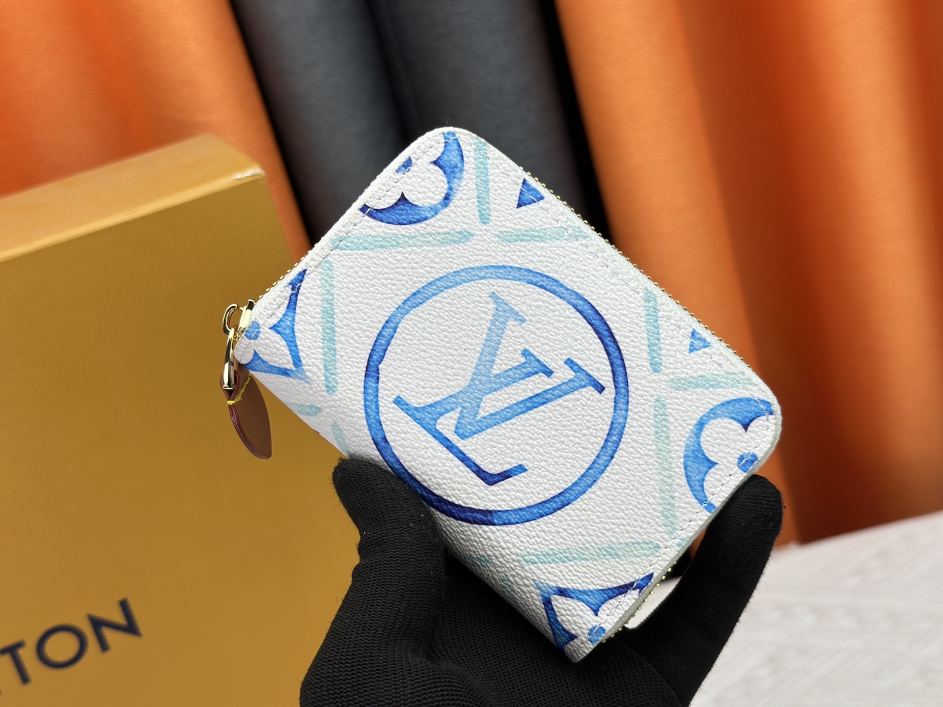 ルイ・ヴィトン モノグラムキャンバス 上品な長財布 レディースのギフトに最適な定番モデル