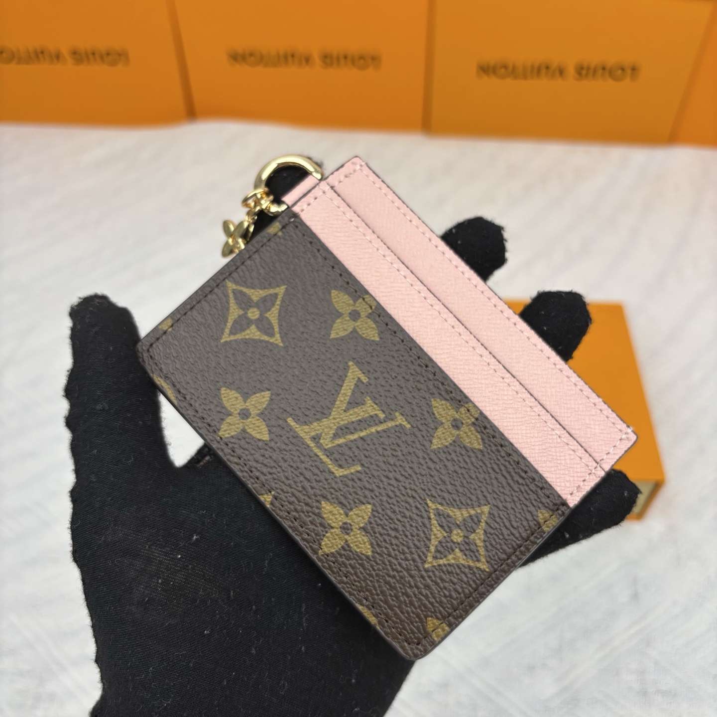 ルイ・ヴィトン モノグラムキャンバス 上品な長財布 レディースに人気の定番モデル