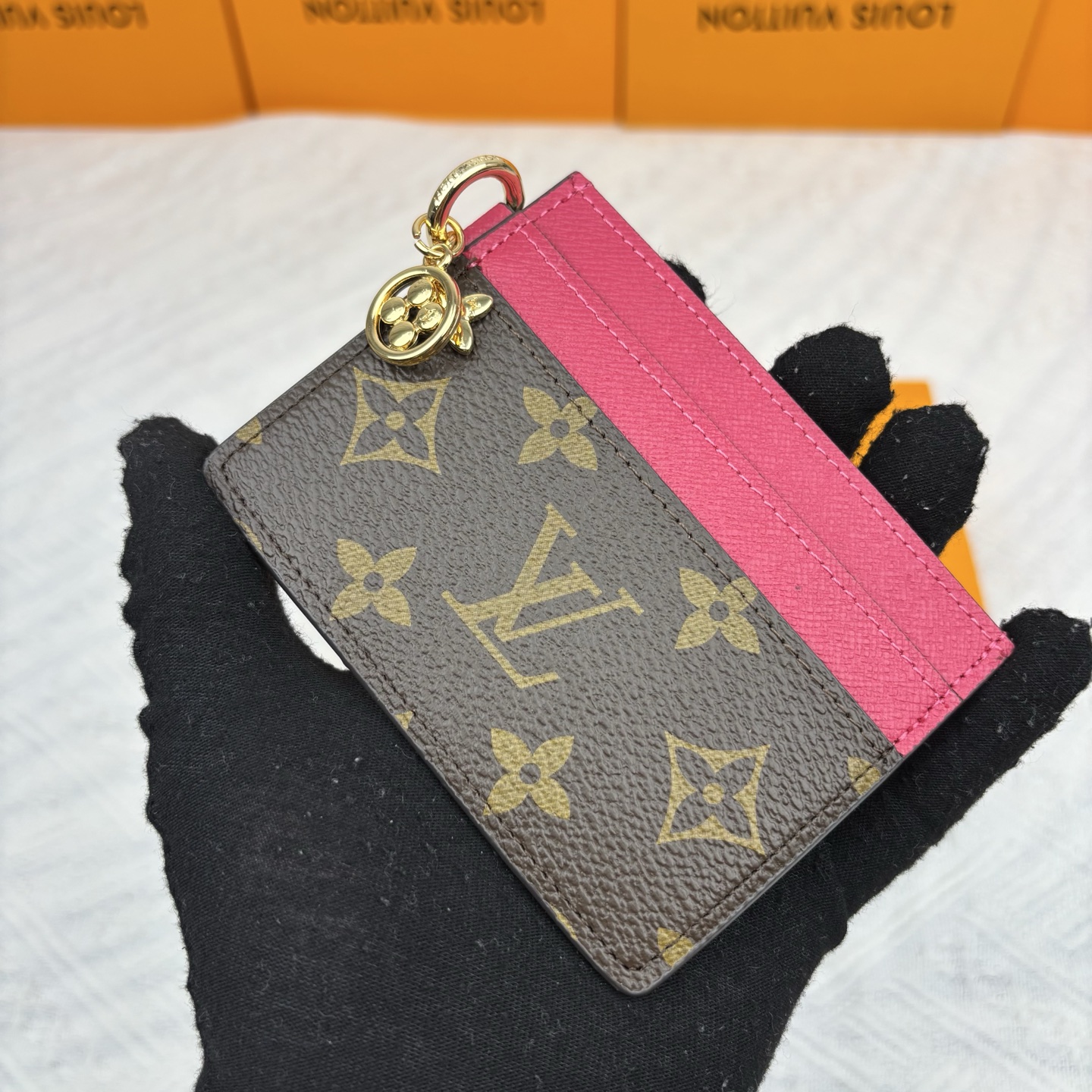 ルイ・ヴィトン モノグラムキャンバス 上品な長財布 レディースへのギフトに最適な定番モデル