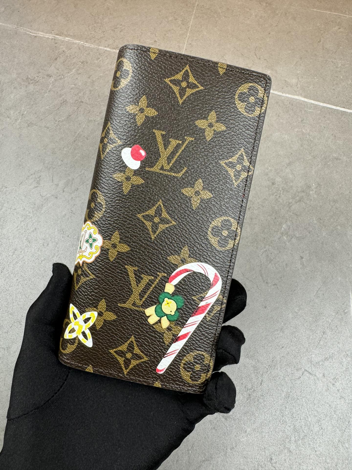 ルイ・ヴィトン モノグラムキャンバス 上品な長財布 レディースに人気の定番モデル