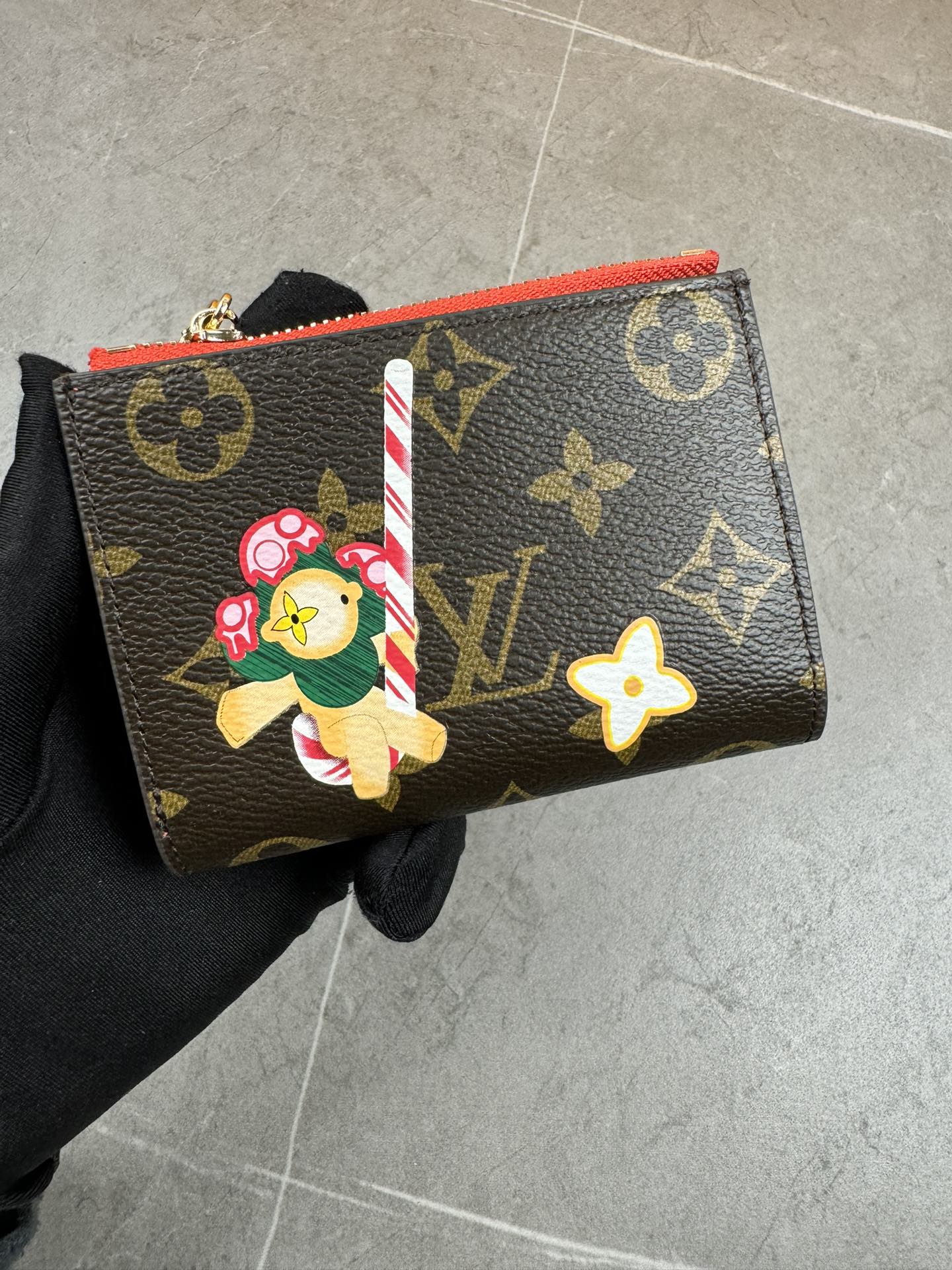 ルイ・ヴィトン モノグラムキャンバス 上品な長財布 レディースのギフトに最適な定番モデル