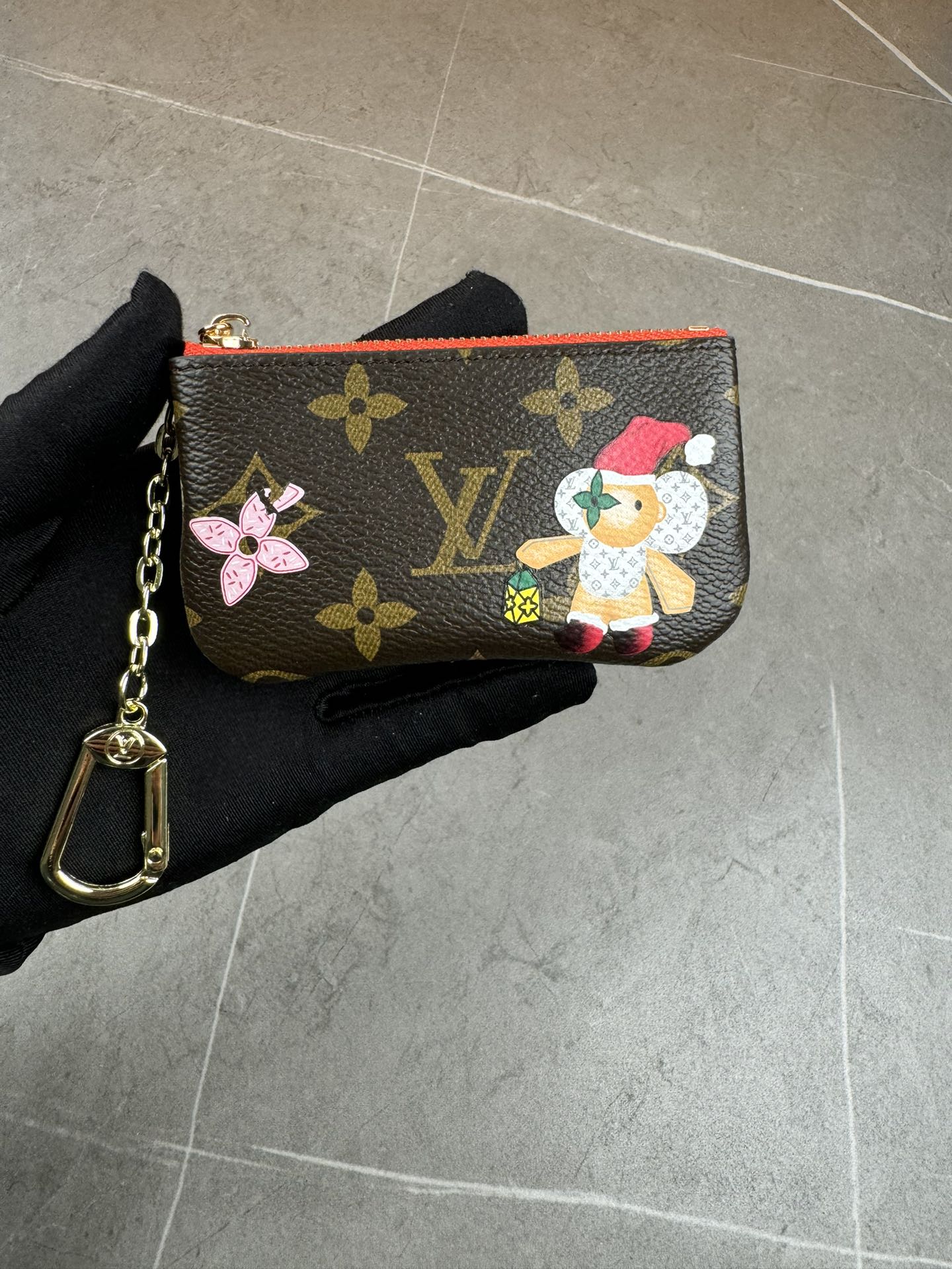 ルイ・ヴィトン モノグラムキャンバス 上品な長財布 レディースへのギフトに最適な定番モデル