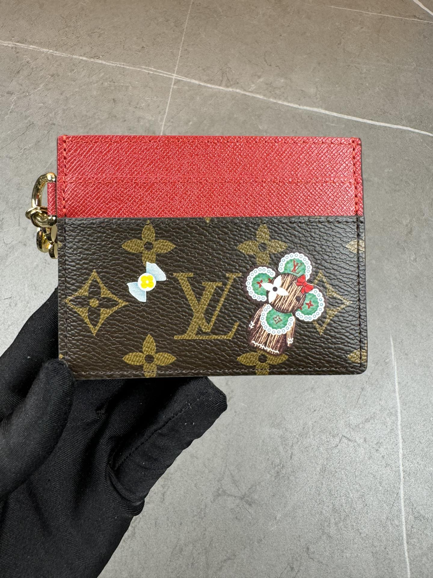 ルイ・ヴィトン モノグラムキャンバス 上品で収納力抜群の長財布 ビジネスシーンにも最適な定番モデル