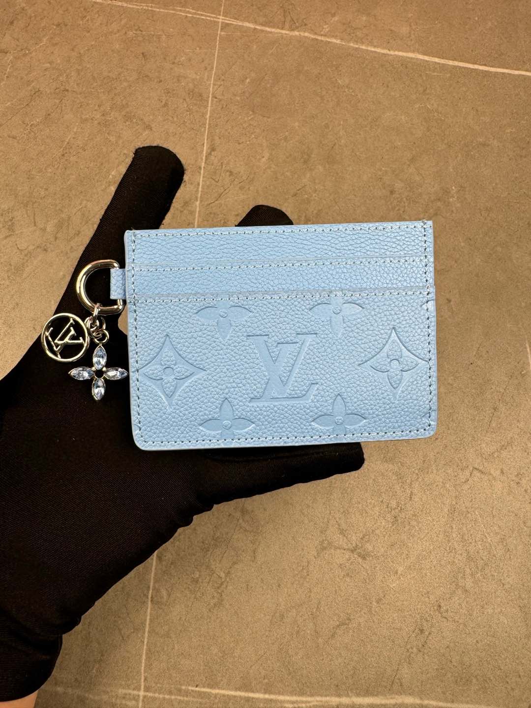 ルイ・ヴィトン モノグラムキャンバス 上品な長財布 レディースに人気の定番モデル